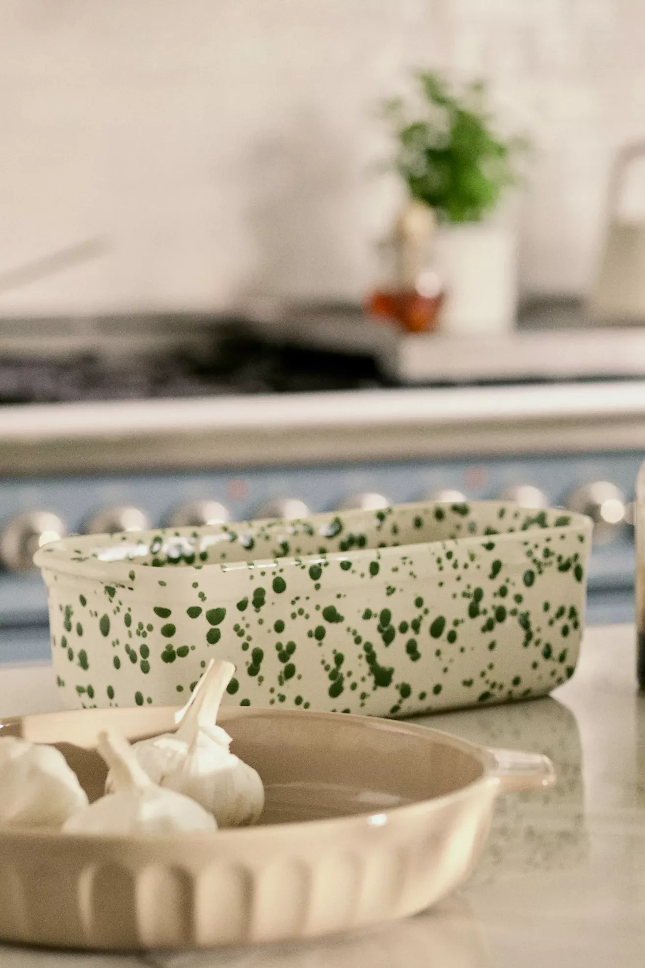 The Latte Stoneware Pie Dish: Amelie Edition