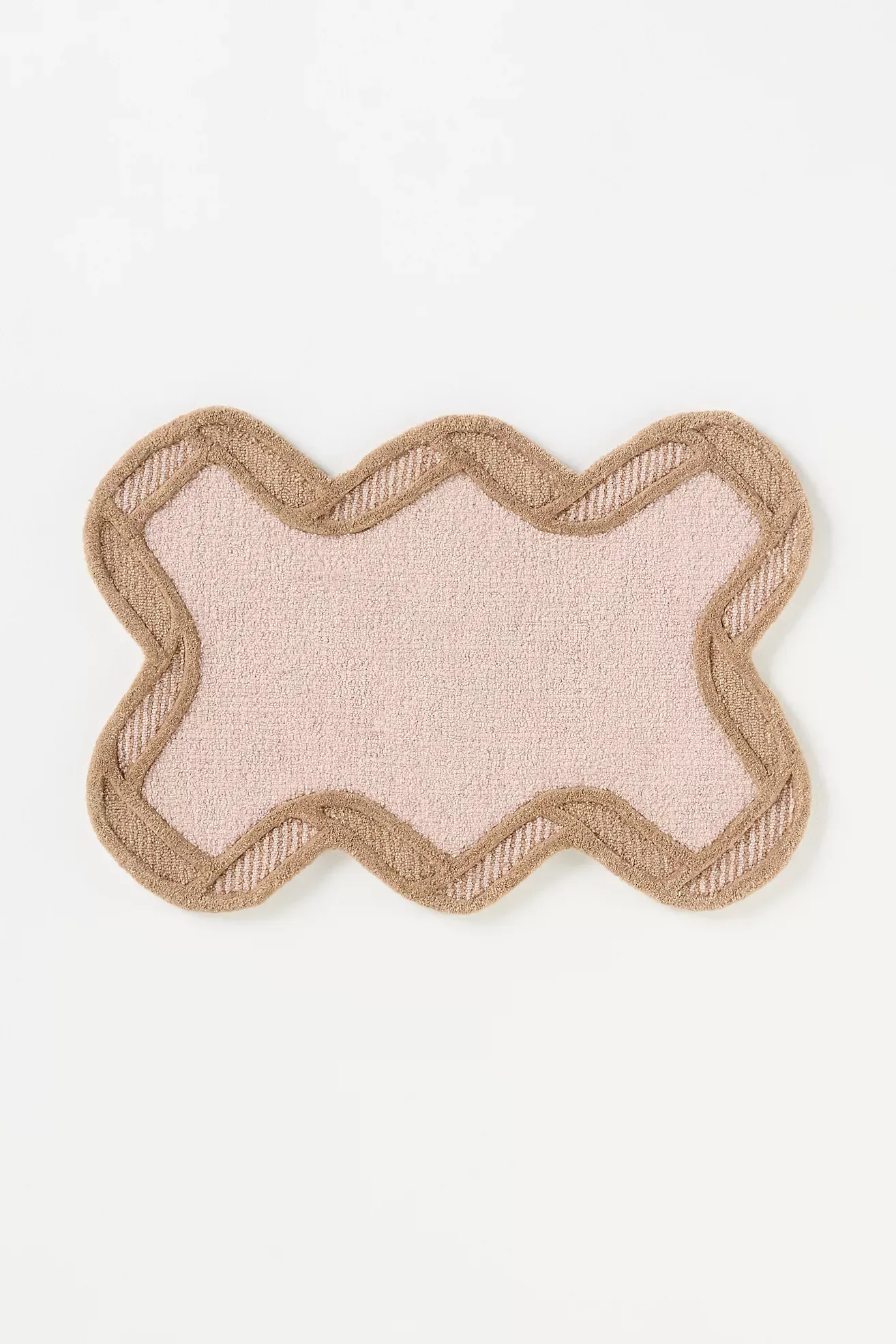 Tufted Wool Scalloped Border Rug