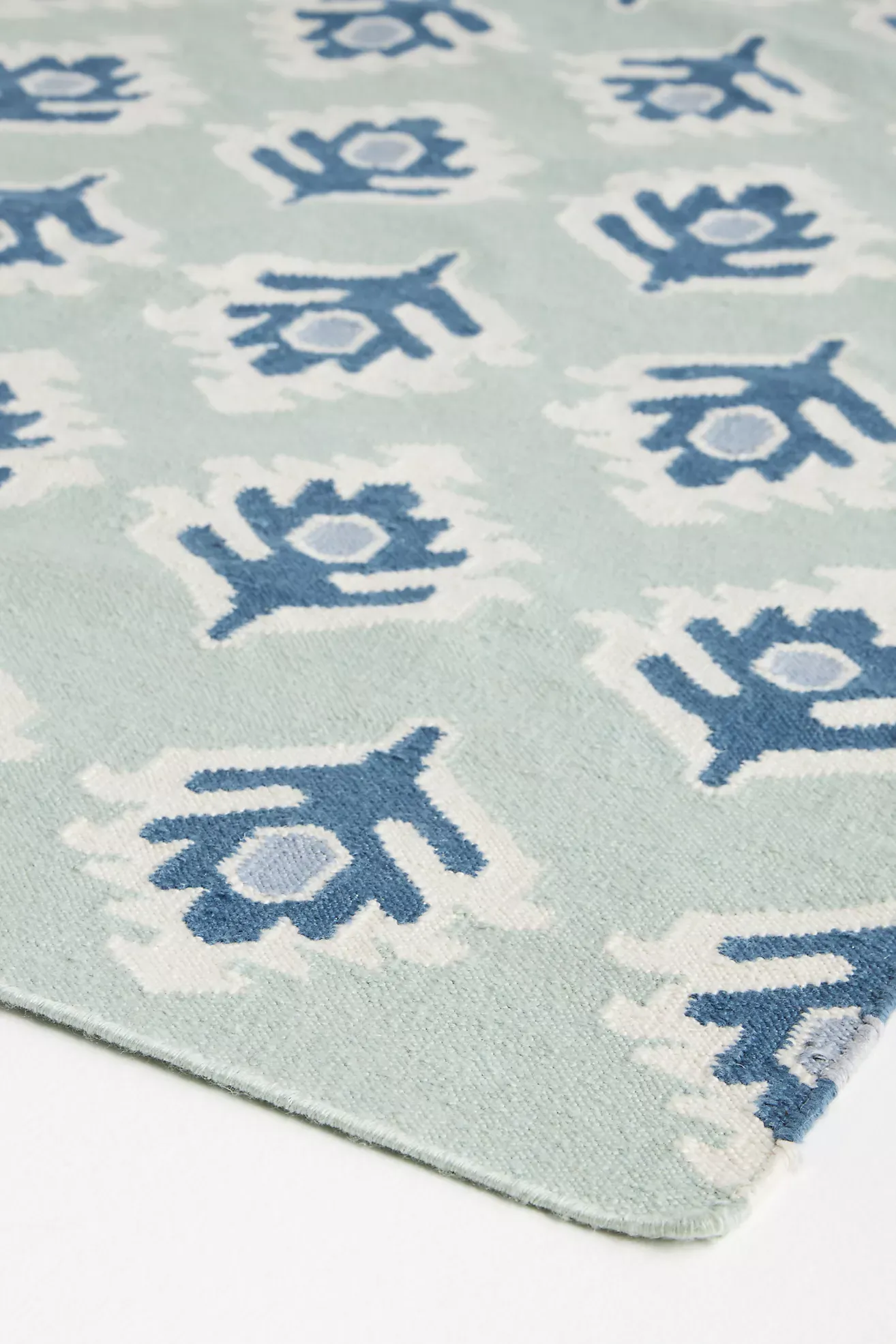 Flatwoven Indoor/Outdoor Floral Rug