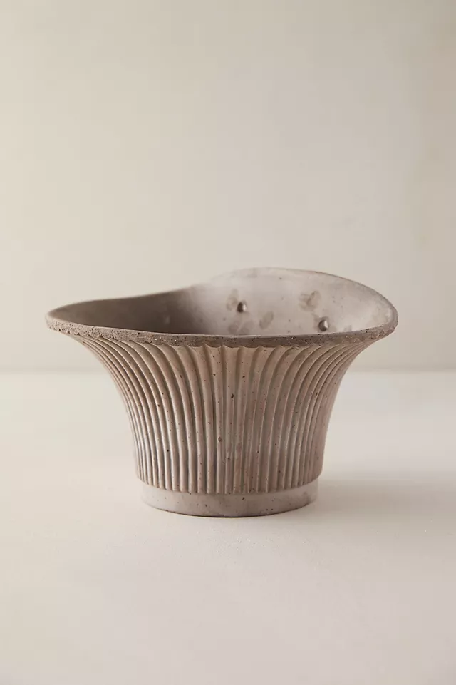 Bergs Daisy Hanging Wall Terracotta Pot