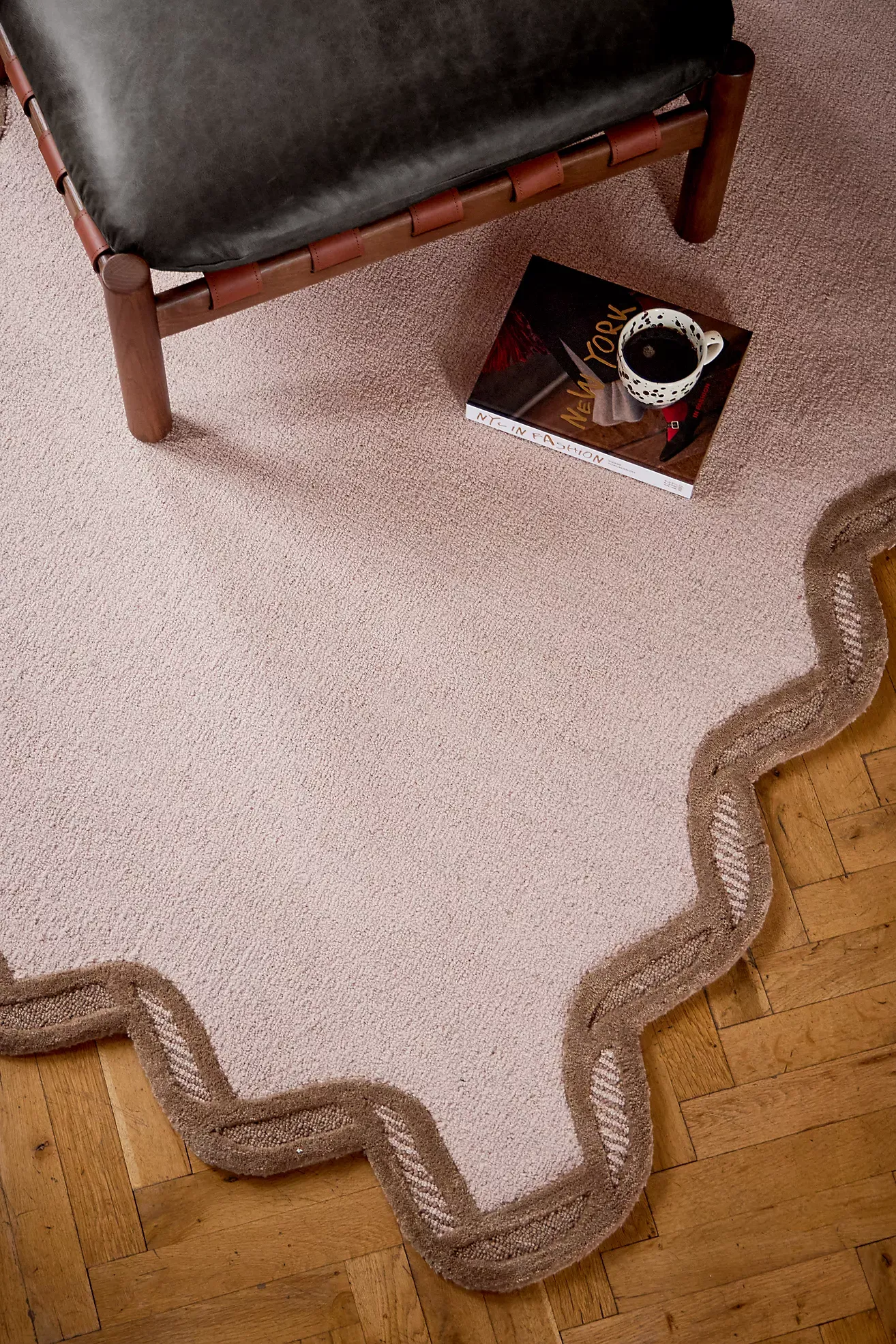 Tufted Wool Scalloped Border Rug