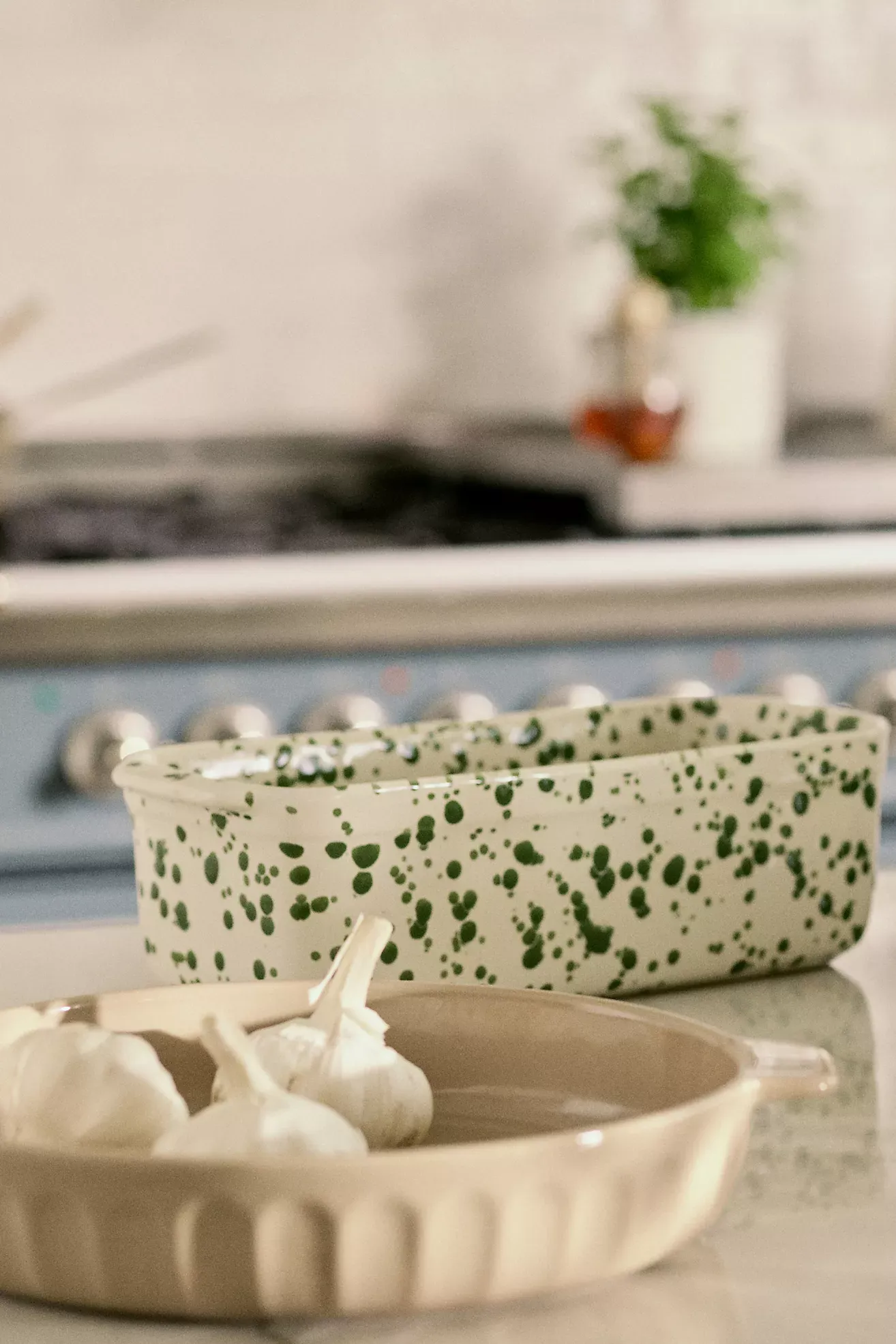The Latte Stoneware Pie Dish: Amelie Edition
