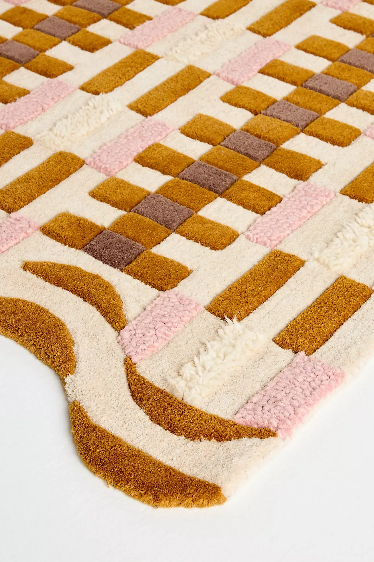 Tufted Wool Geometric Scalloped Rug