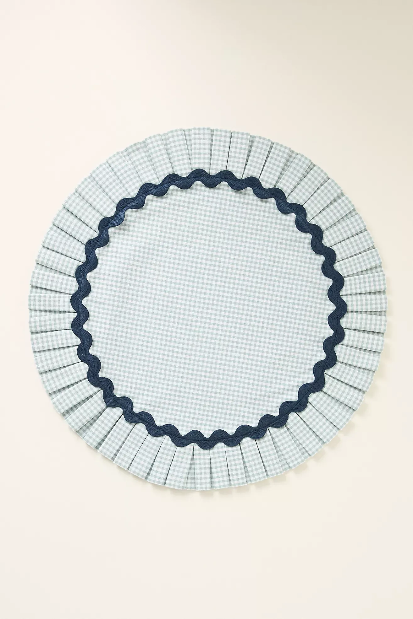 Ruby Rickrack Pleated Round Placemat