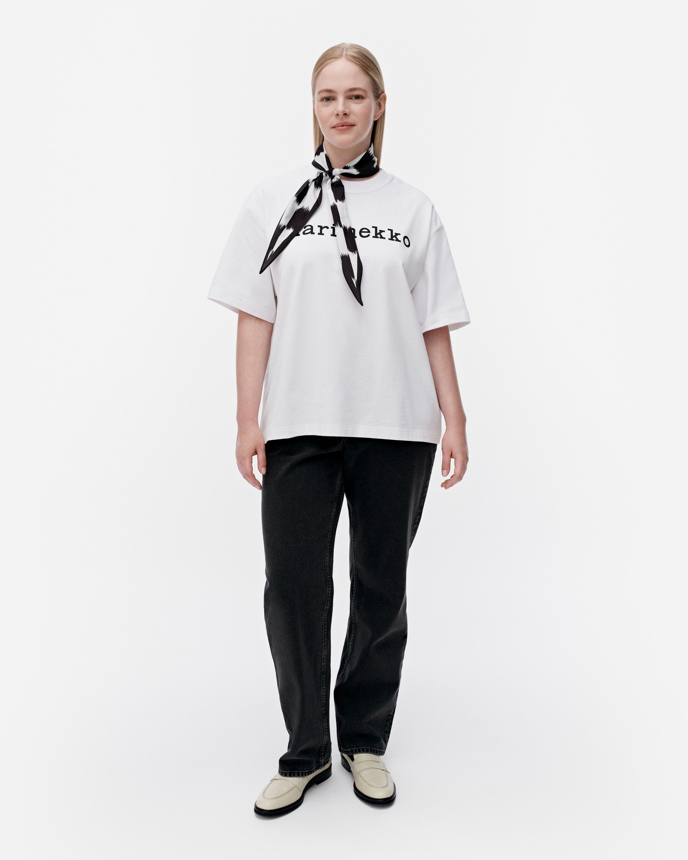 Veisto Logo Placement Kioski t-shirt