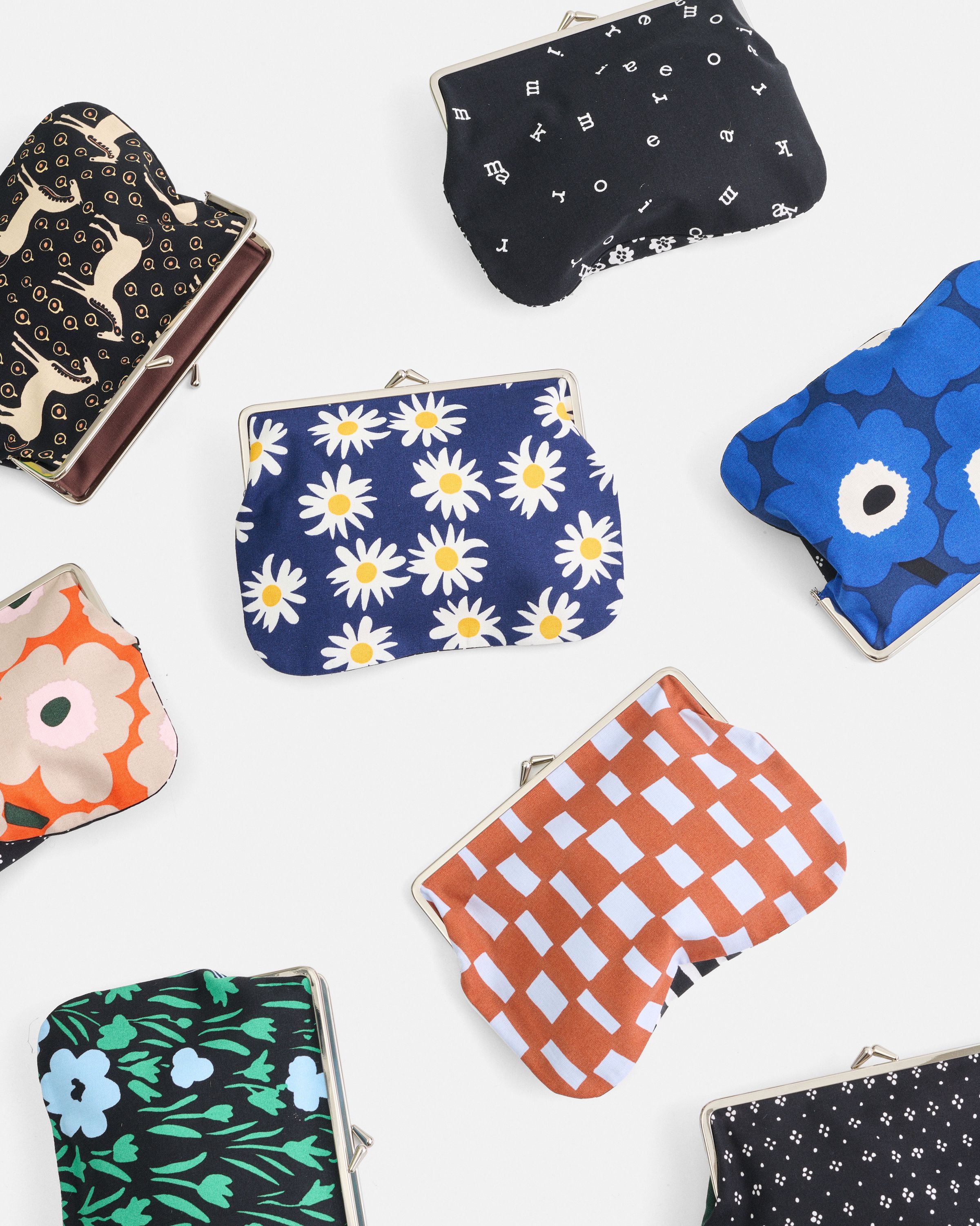 Random assortment Puolikas Kukkaro purse