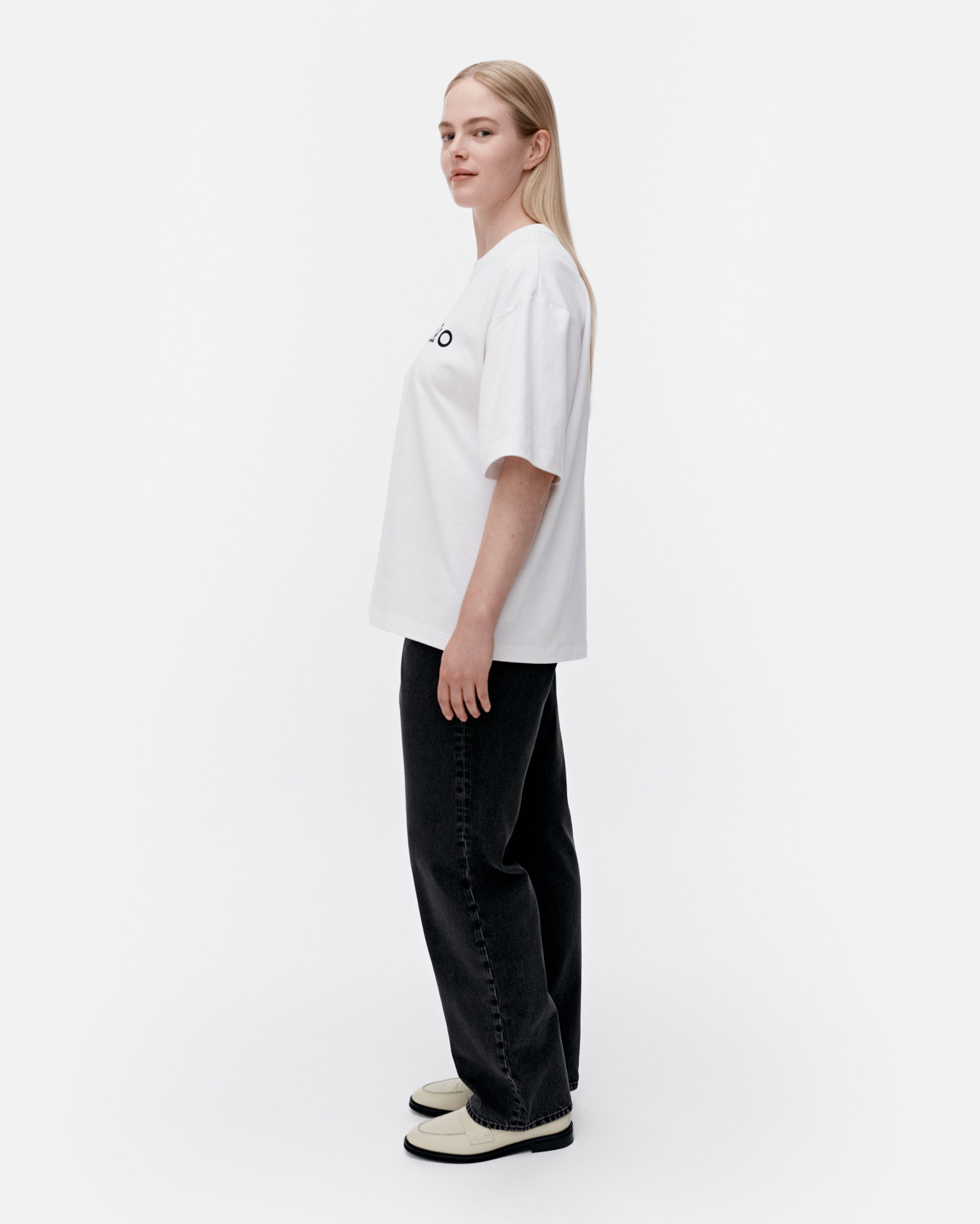 Veisto Logo Placement Kioski t-shirt