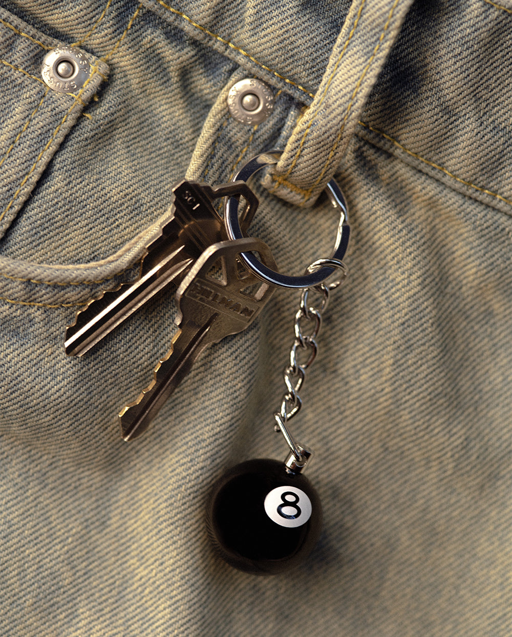 8 BALL KEYCHAIN