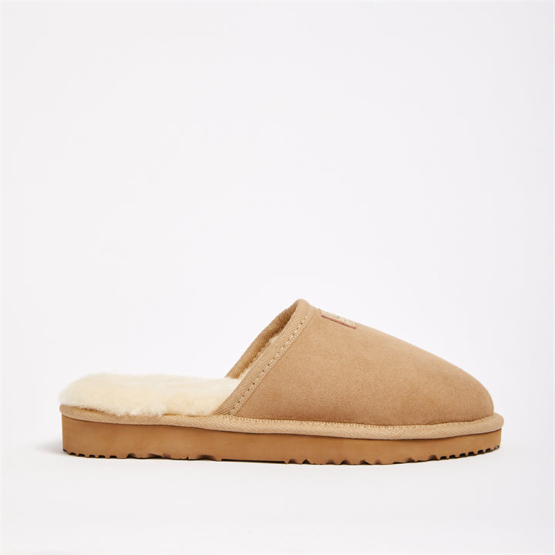 UGG® Women's Classic Slipper Natural