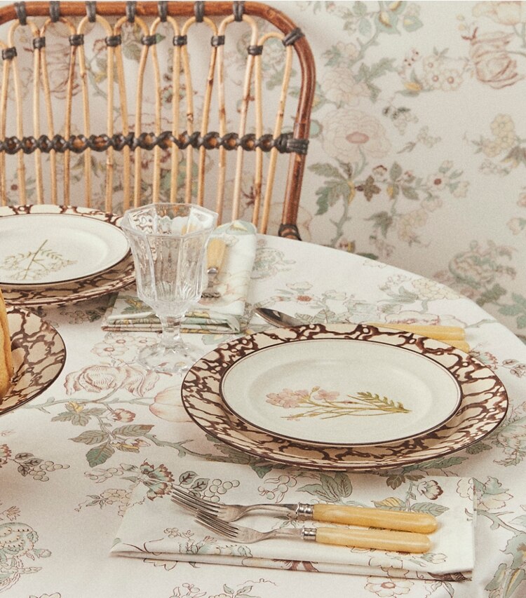 Happy Times Bouquet Round Tablecloth, 108