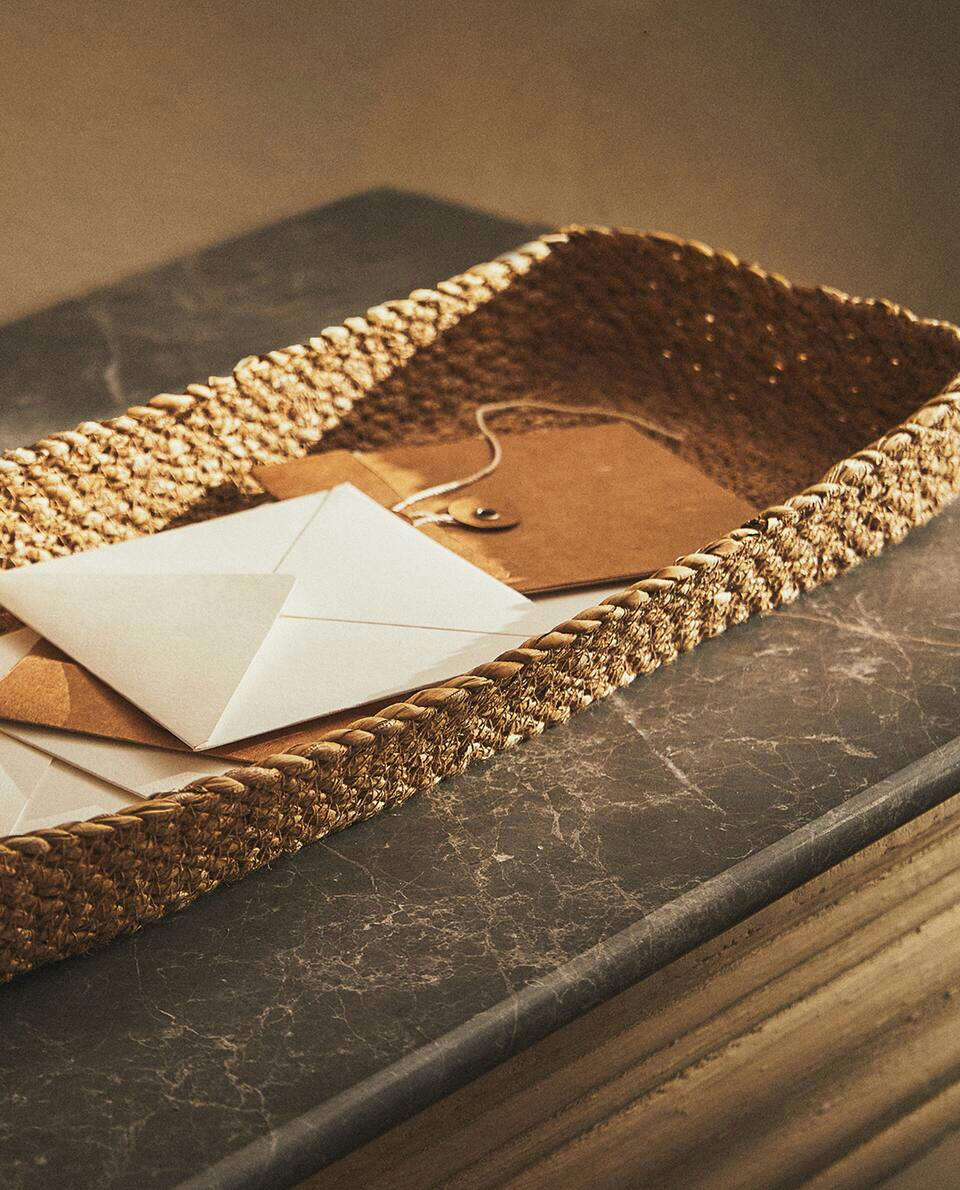 TRAYS AND SMALL CHANGE HOLDERS