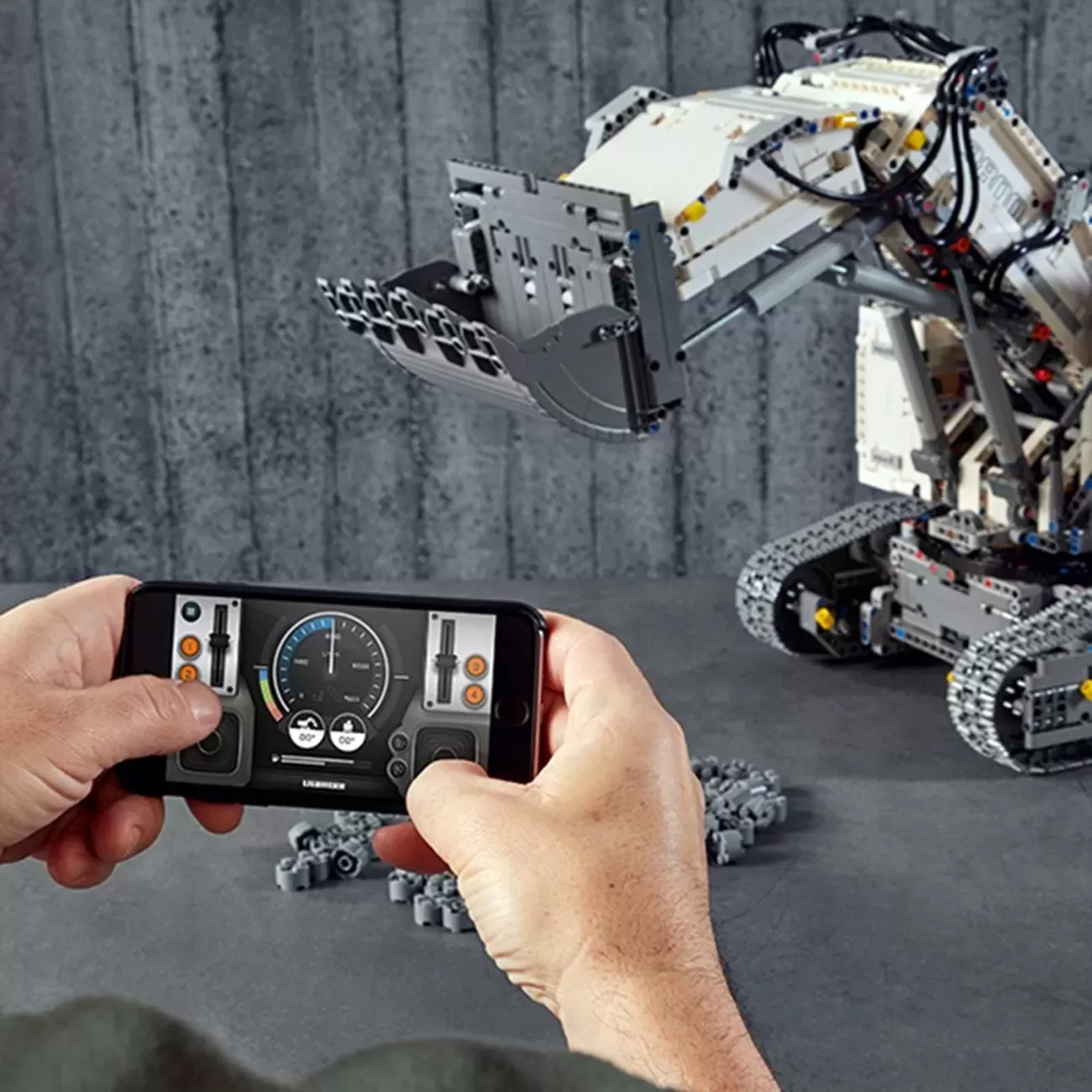 42100 TECHNIC LIEBHERR R 9800 EXCAVATOR