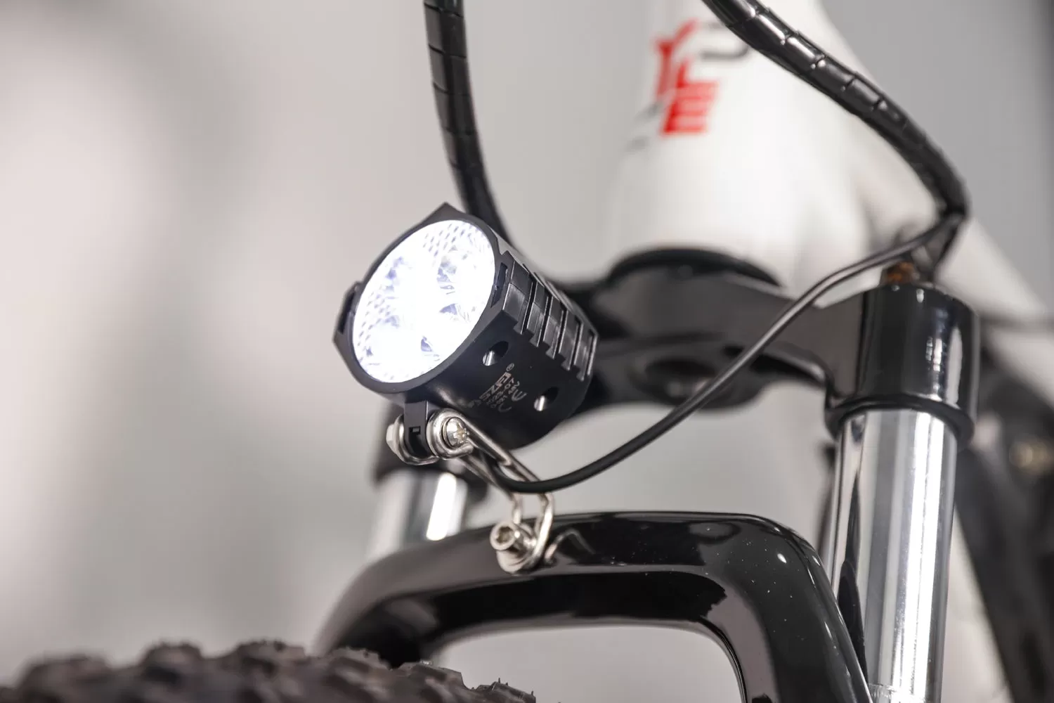 E-Bike Qld-01 48V 15.6Ah Aluminum Alloy Mountain Bike 750W Motor