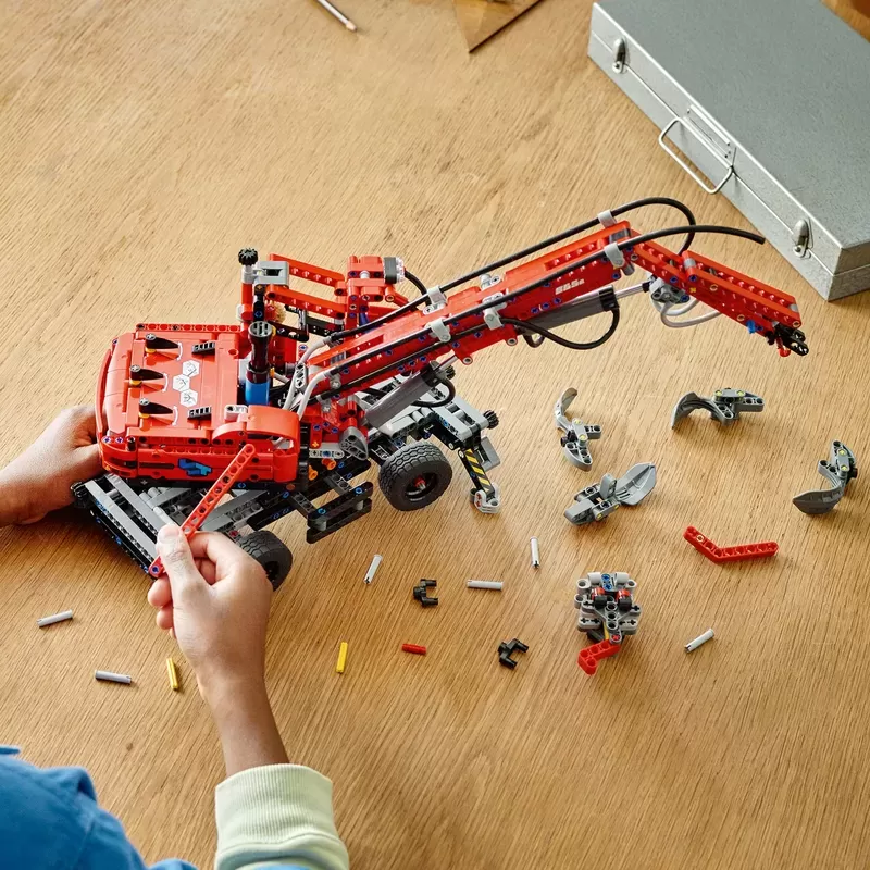 42144 TECHNIC MATERIAL HANDLER
