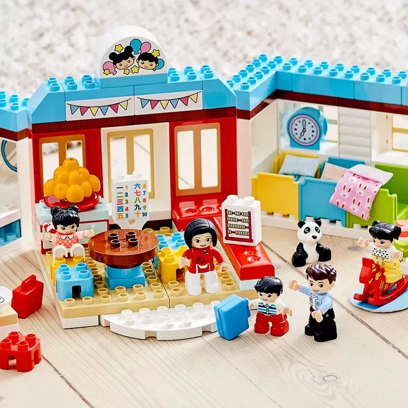 10943 DUPLO HAPPY CHILDHOOD MOMENTS