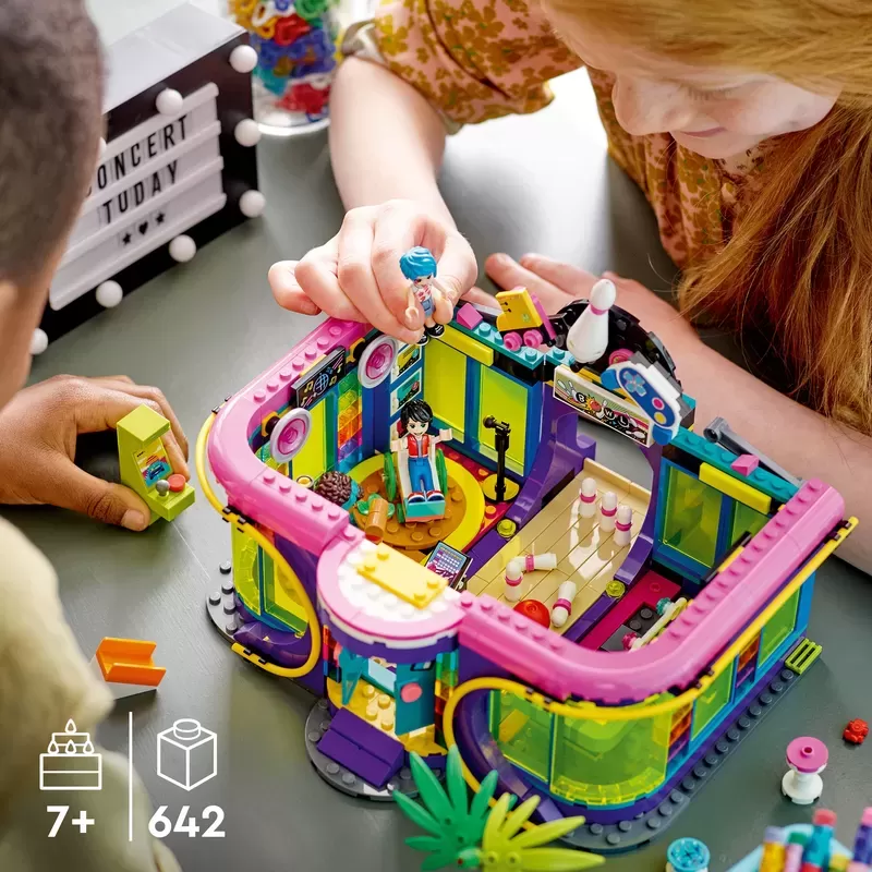 41708 FRIENDS ROLLER DISCO ARCADE