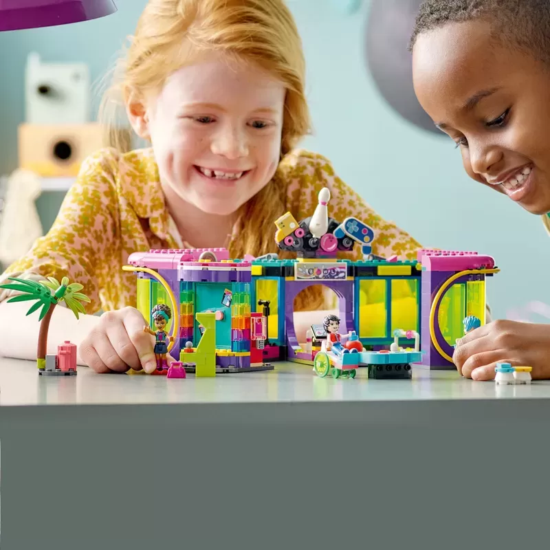 41708 FRIENDS ROLLER DISCO ARCADE