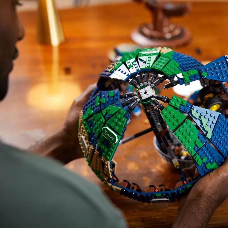 21332 IDEAS THE GLOBE