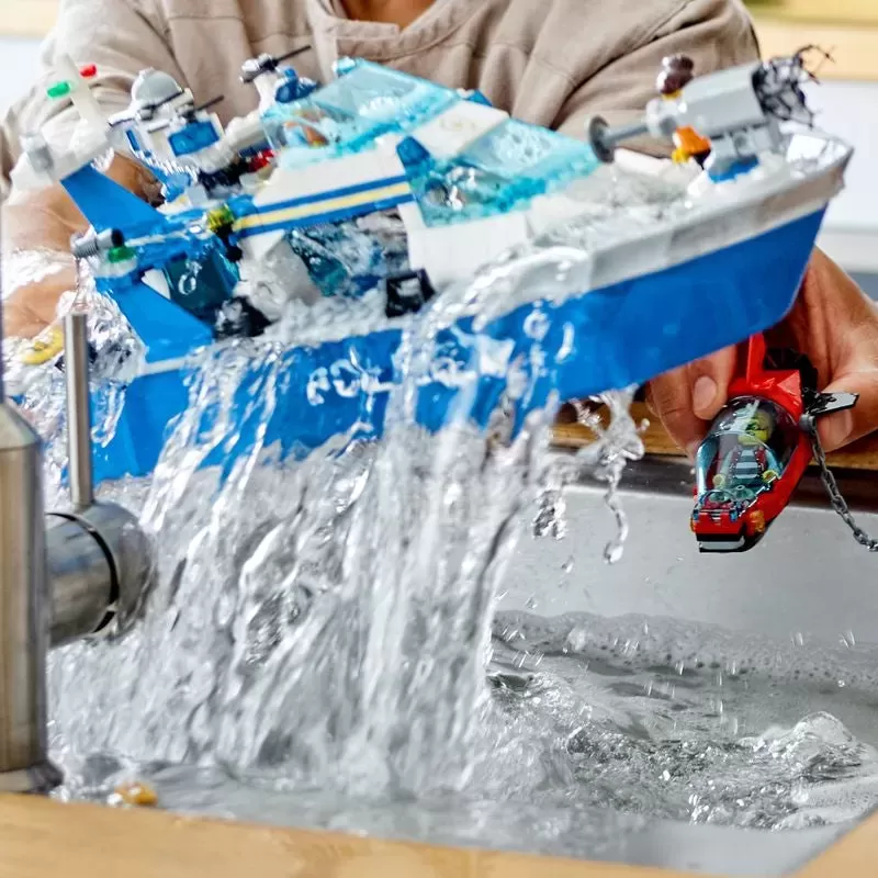 60277 CITY POLICE PATROL BOAT