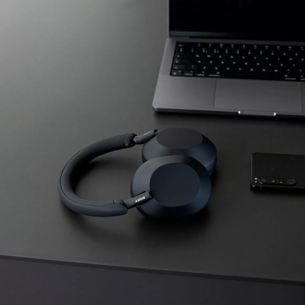 Sony  WH-1000XM5