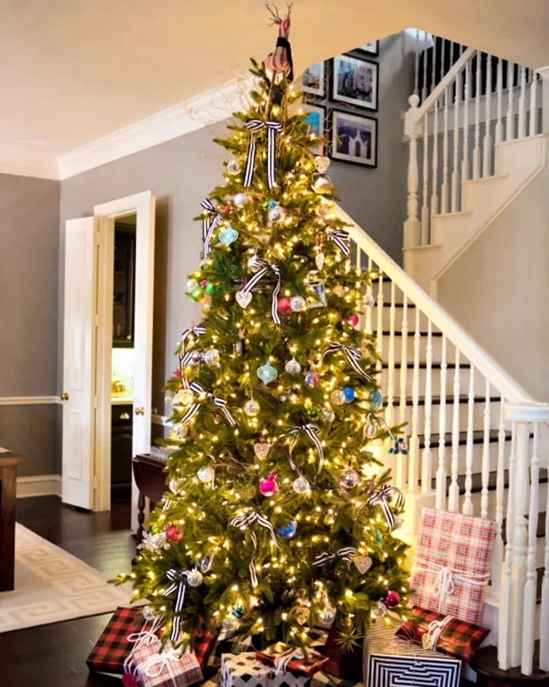🎄Magical Remote Control Retractable Christmas Tree