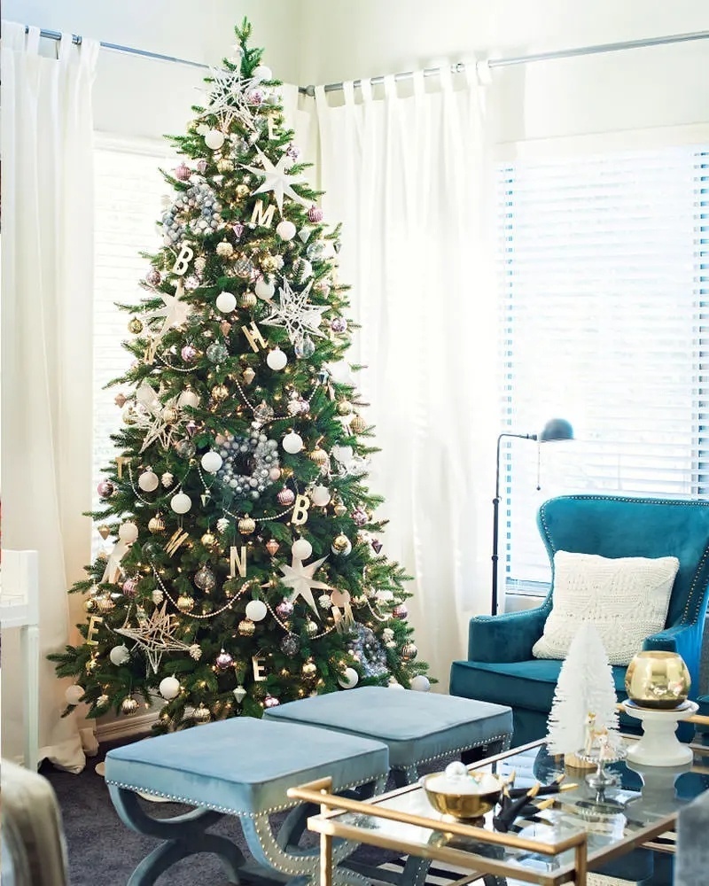 🎄Magical Remote Control Retractable Christmas Tree