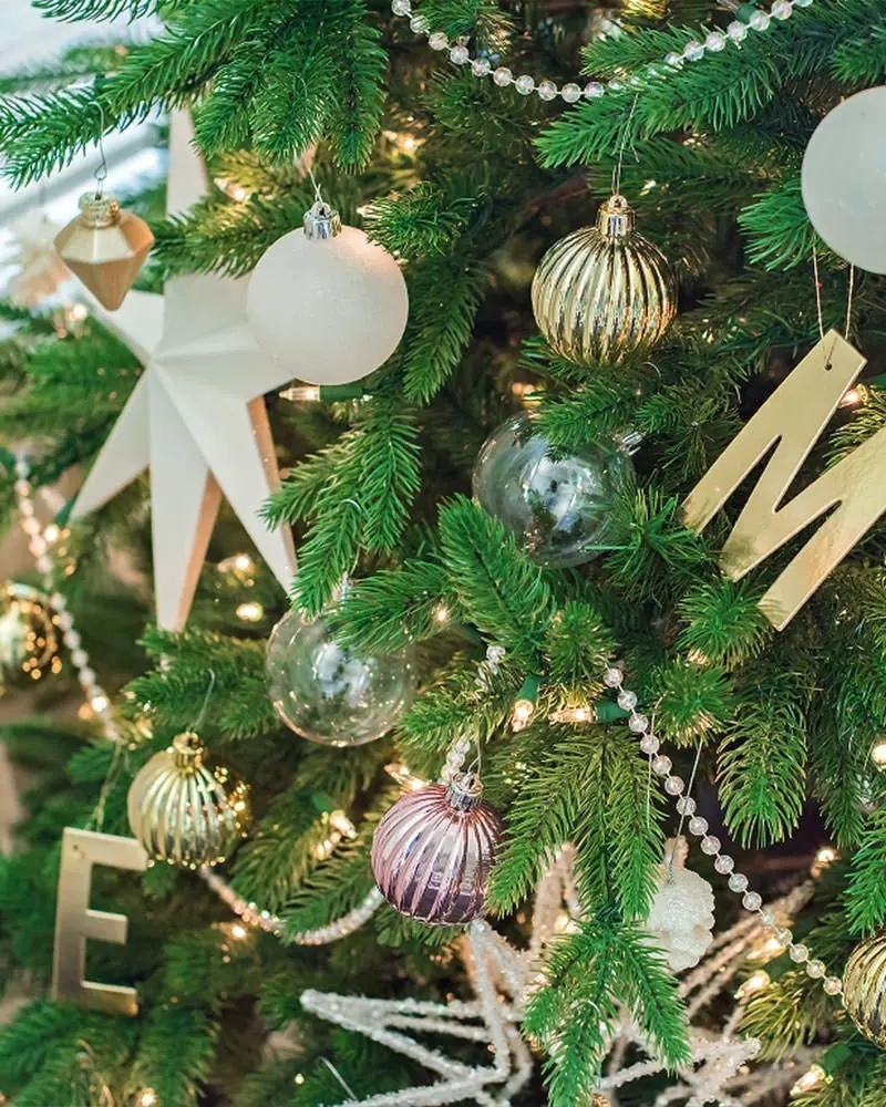 🎄Magical Remote Control Retractable Christmas Tree