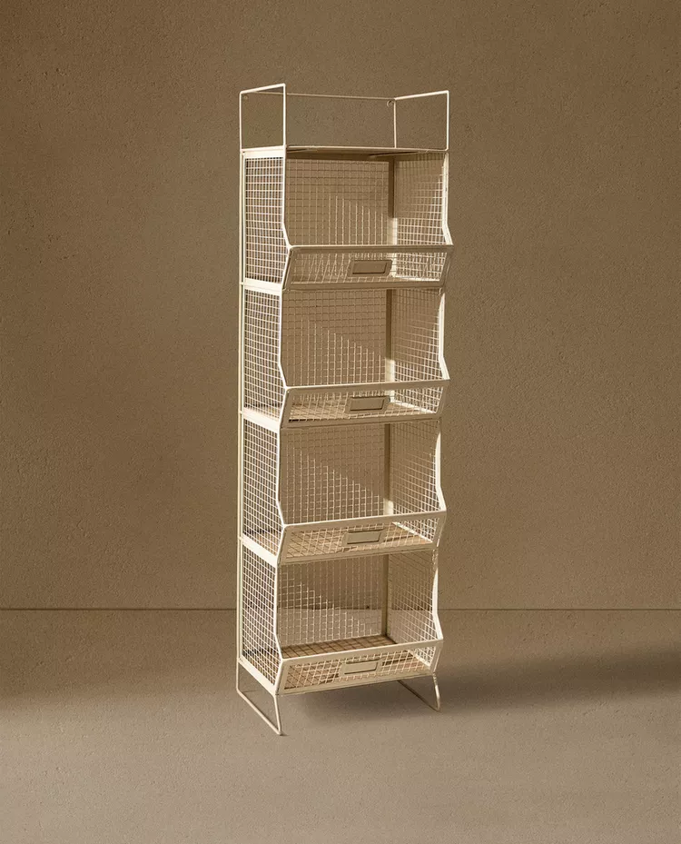 STORAGE UNIT WITH SHELVES