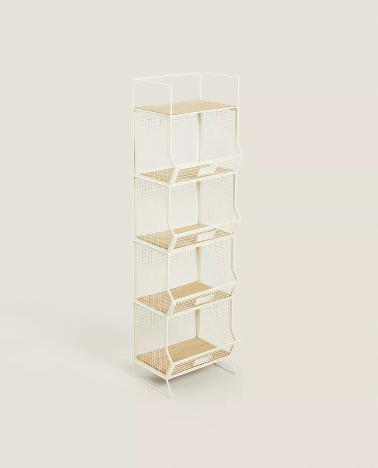 STORAGE UNIT WITH SHELVES