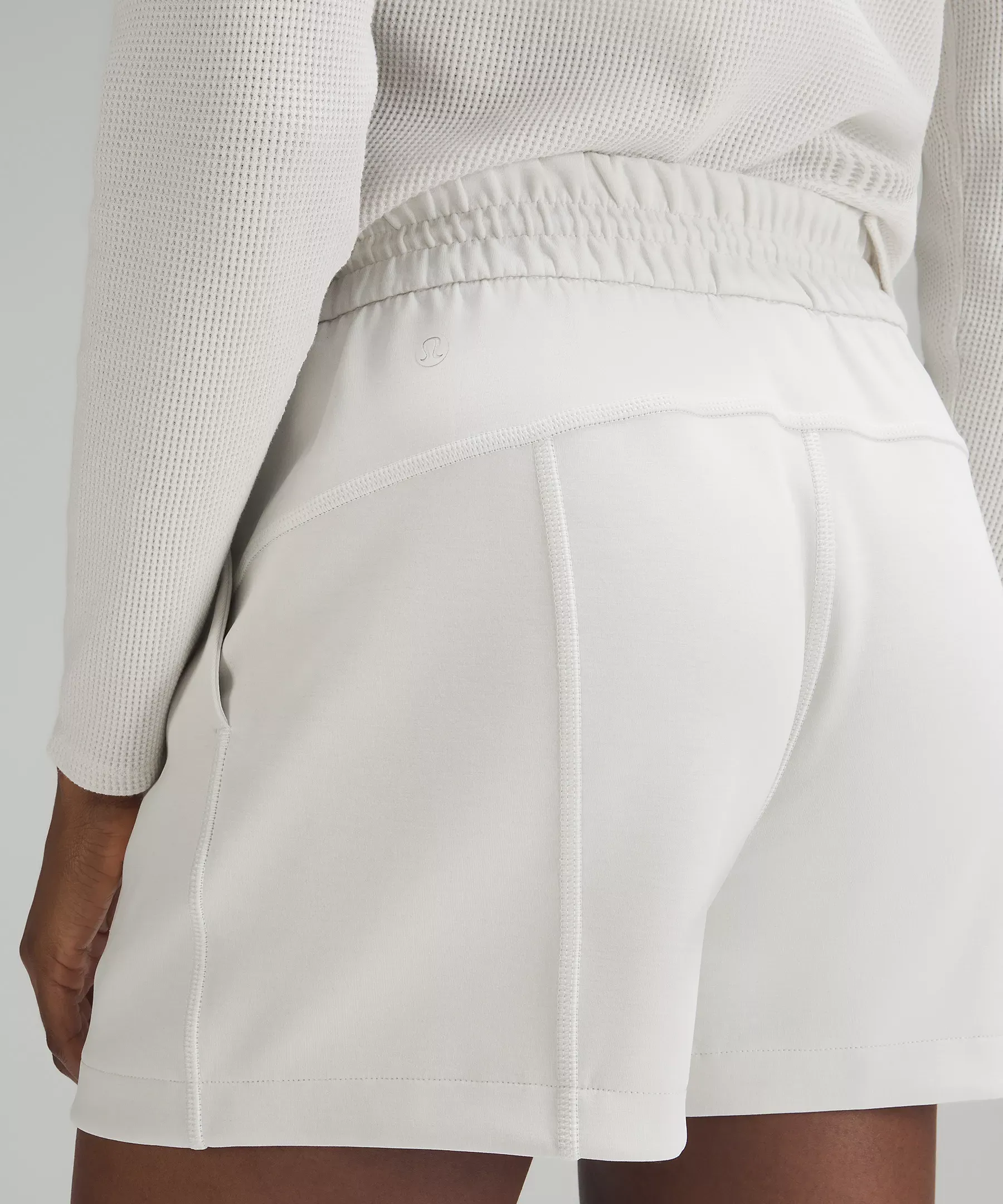 lululemon Softstreme High-Rise Short 4′′