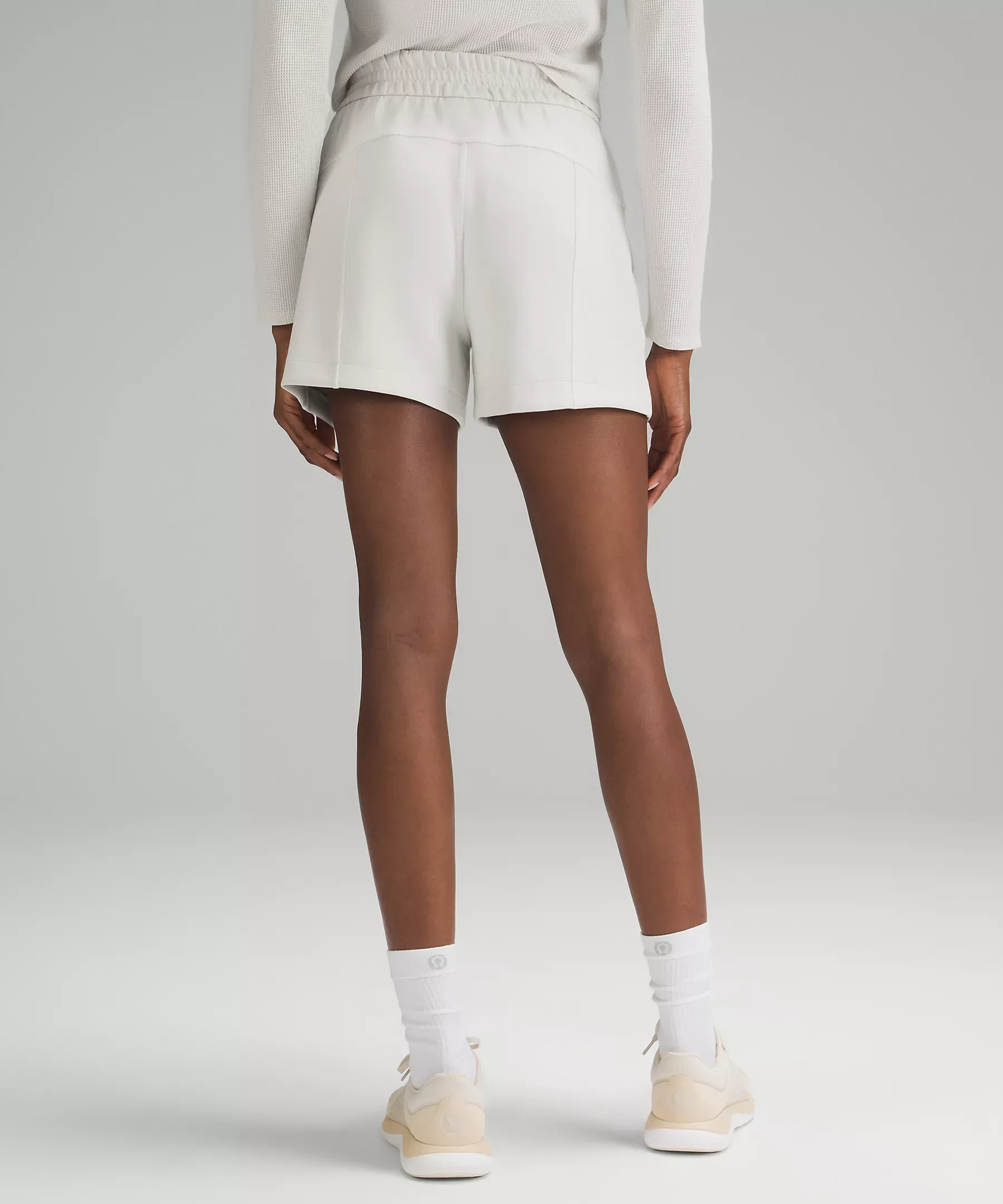 lululemon Softstreme High-Rise Short 4′′