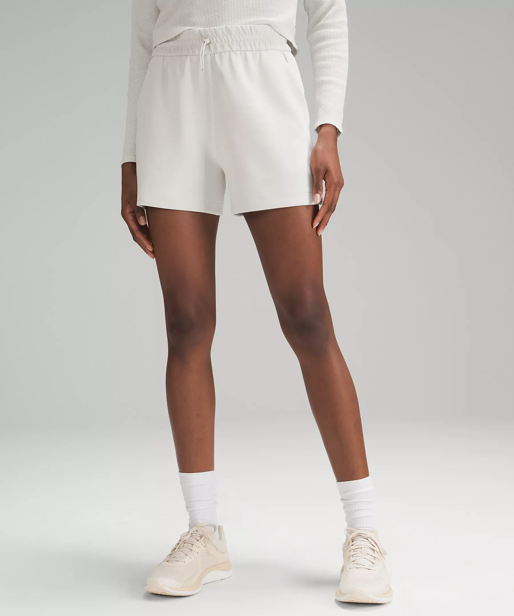 lululemon Softstreme High-Rise Short 4′′