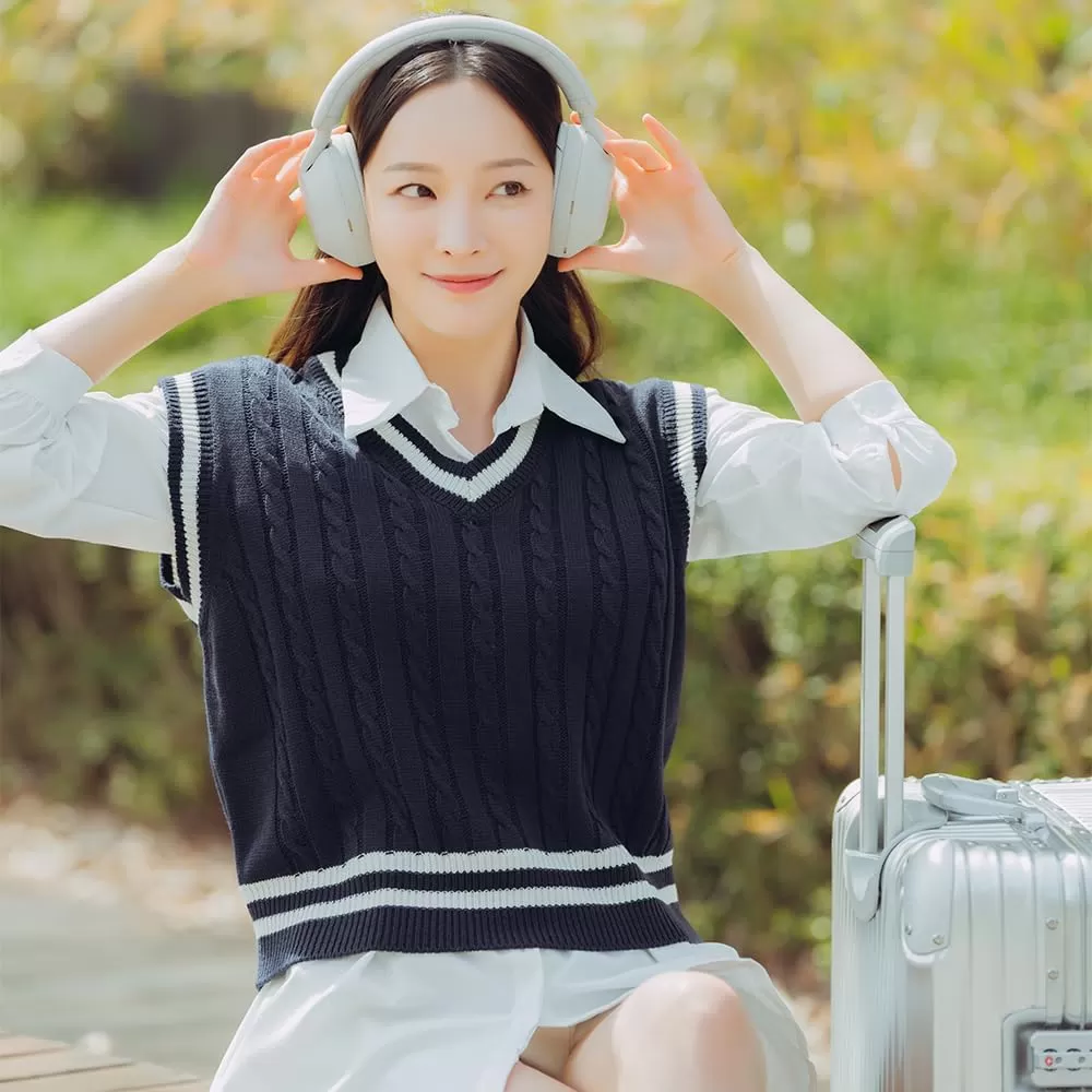 Sony WH-1000XM5 Noise Canceling Wireless Headphones - 30hr Battery Life - Over-Ear Style - Optimized for Alexa and Google Assistant - Built-in mic for Calls - Silver