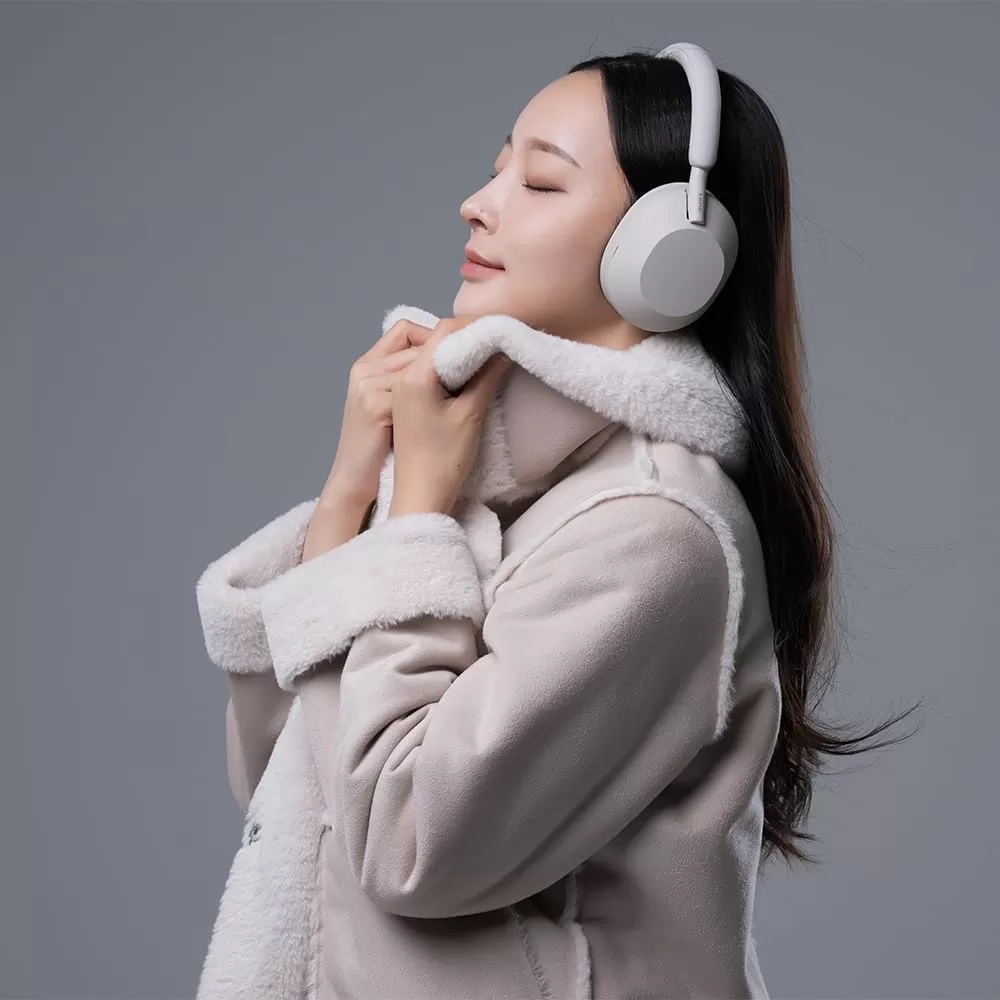 Sony WH-1000XM5 Noise Canceling Wireless Headphones - 30hr Battery Life - Over-Ear Style - Optimized for Alexa and Google Assistant - Built-in mic for Calls - Silver