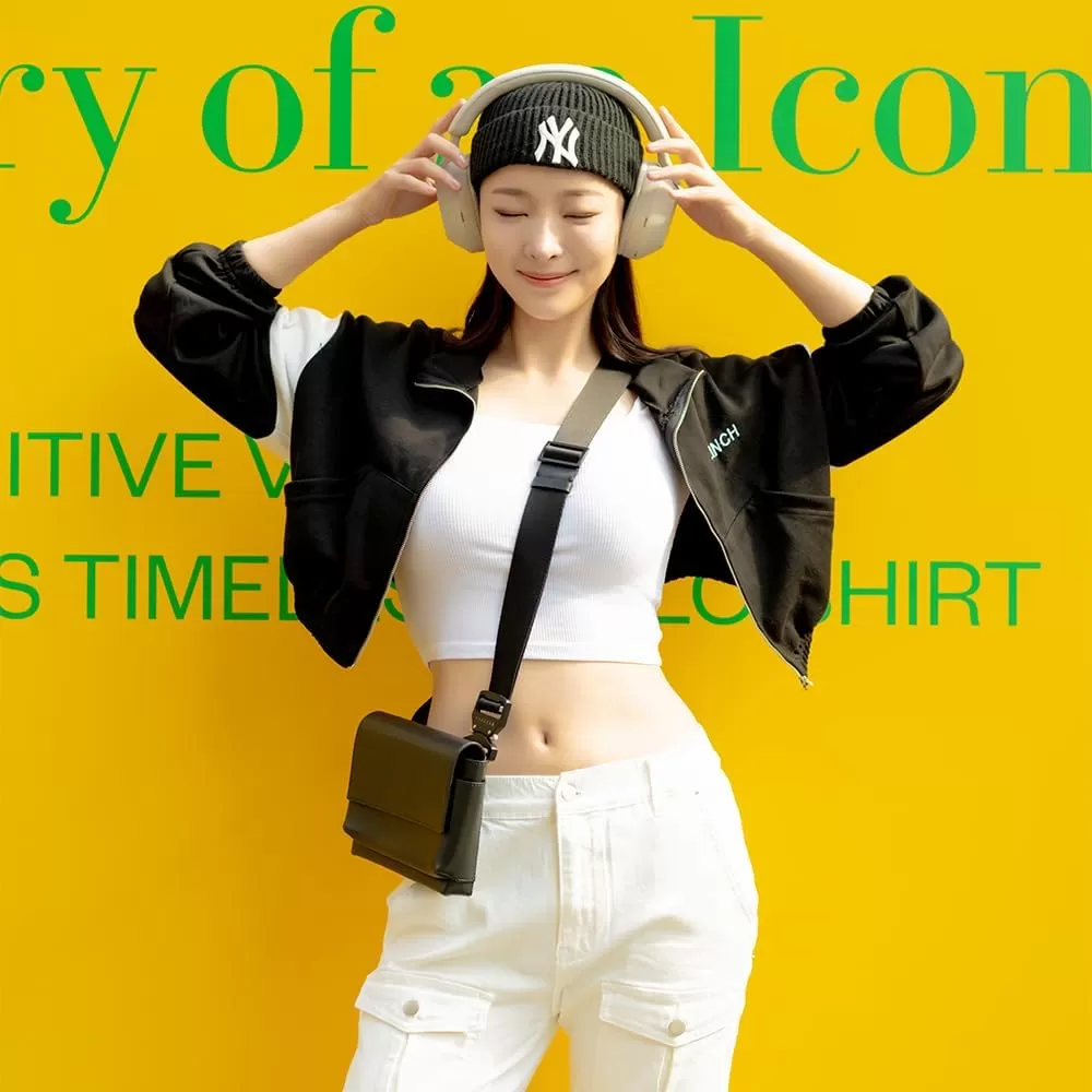 Sony WH-1000XM5 Noise Canceling Wireless Headphones - 30hr Battery Life - Over-Ear Style - Optimized for Alexa and Google Assistant - Built-in mic for Calls - Silver