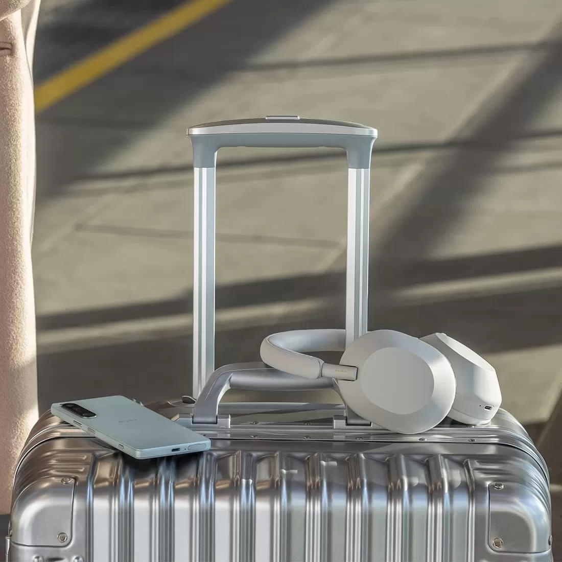 Sony WH-1000XM5 Noise Canceling Wireless Headphones - 30hr Battery Life - Over-Ear Style - Optimized for Alexa and Google Assistant - Built-in mic for Calls - Silver