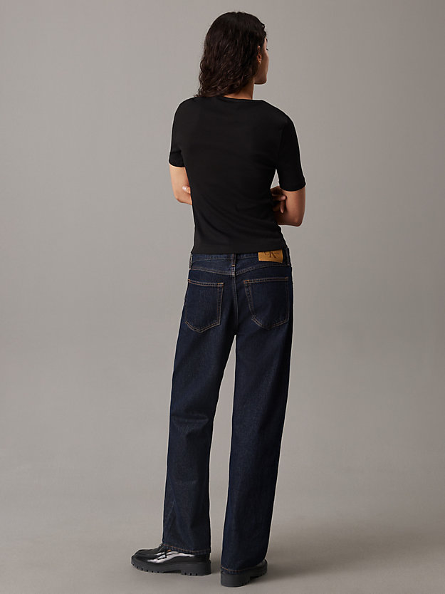 Slim Ribbed V-neck T-shirt