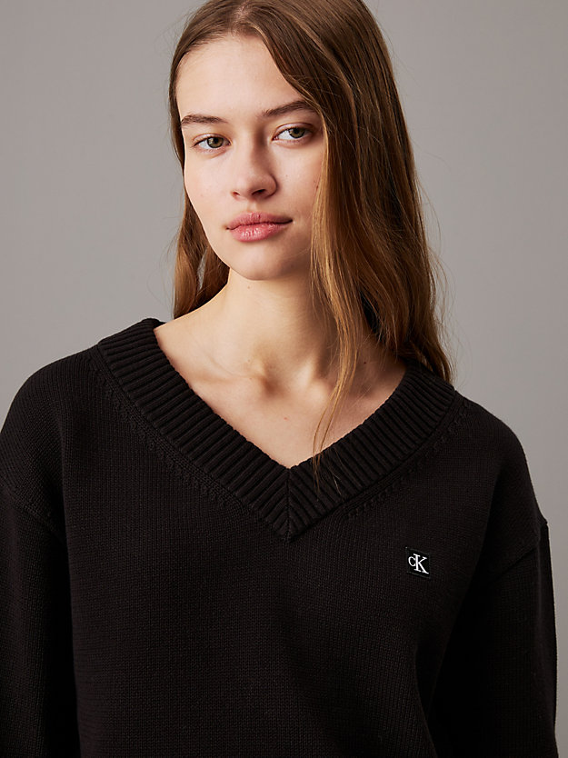 Cotton Badge V-neck Jumper
