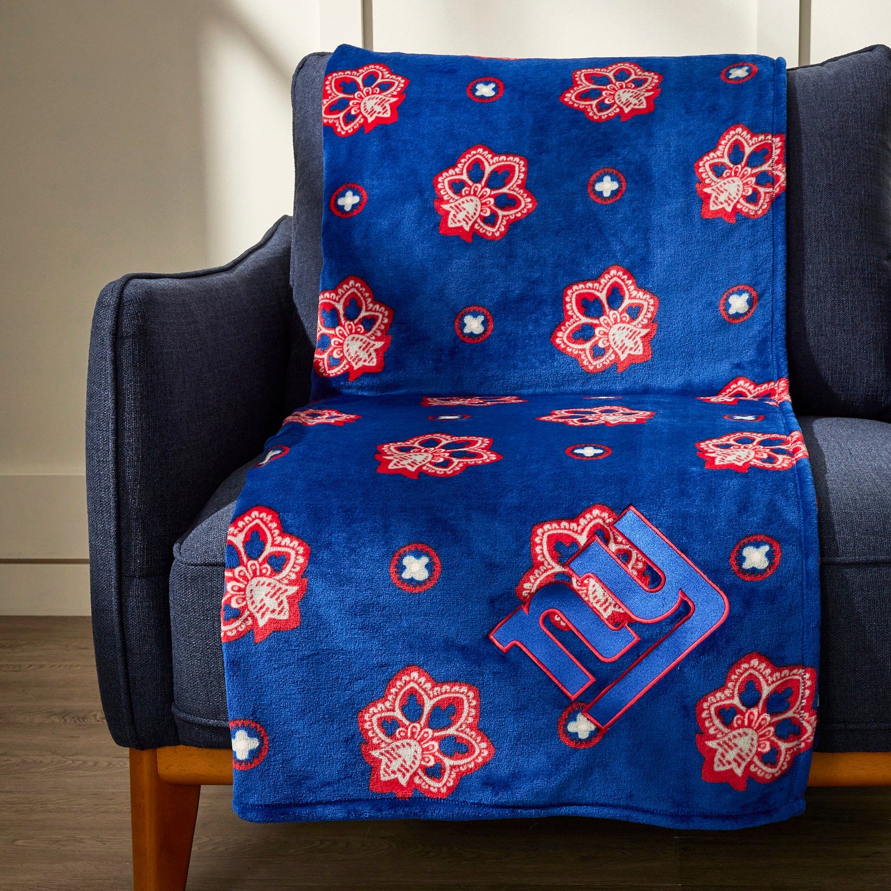New York Giants Oversized Throw Blanket