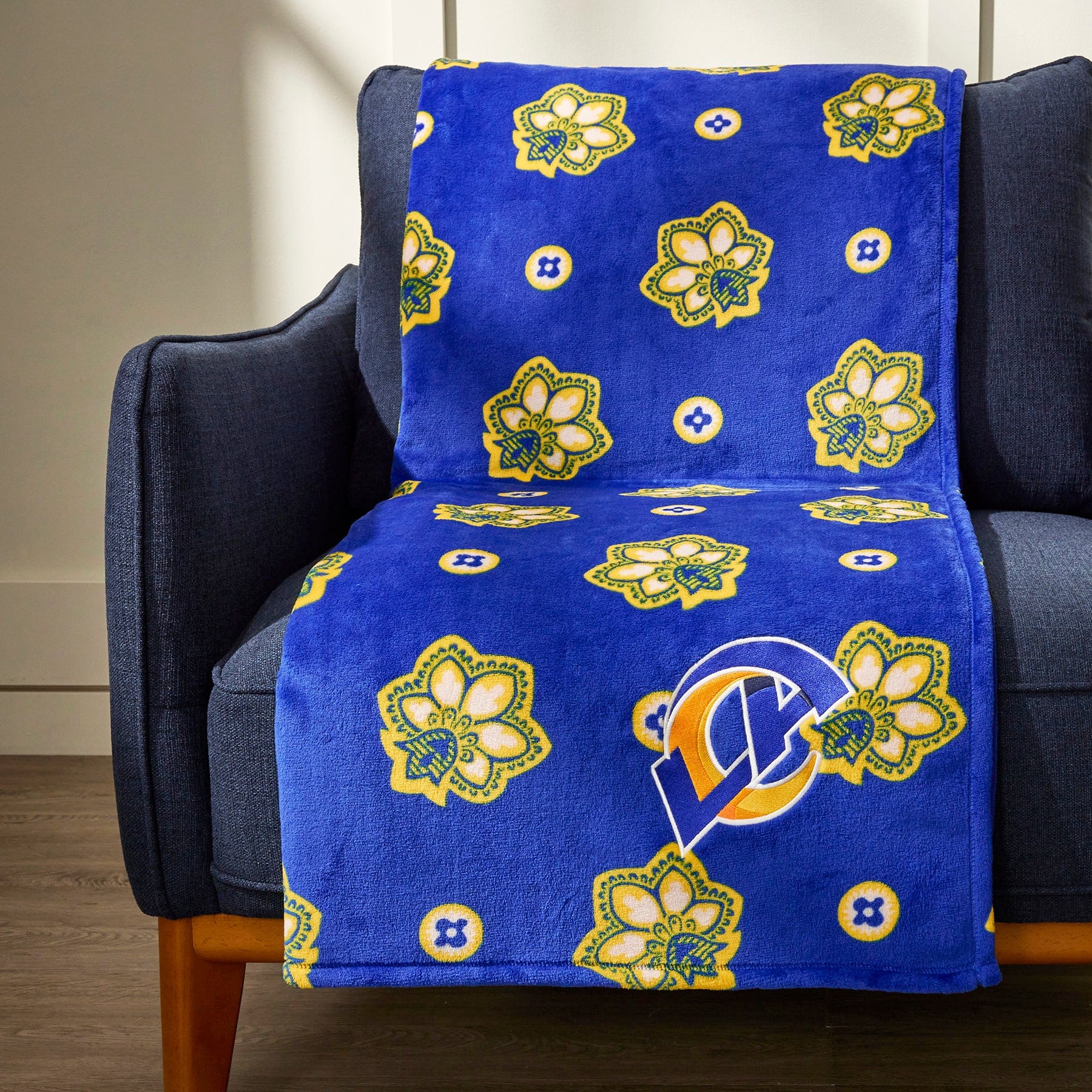 Los Angeles Rams Oversized Throw Blanket