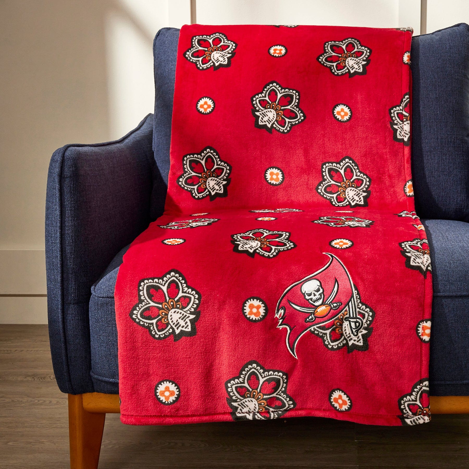 Tampa Bay Buccaneers Oversized Throw Blanket