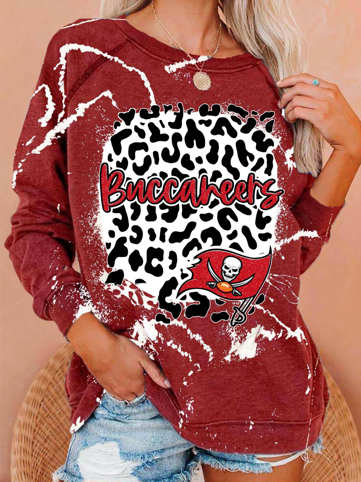 Tampa Bay Buccaneers Vintage Print Crew Neck Pullover Sweatshirt