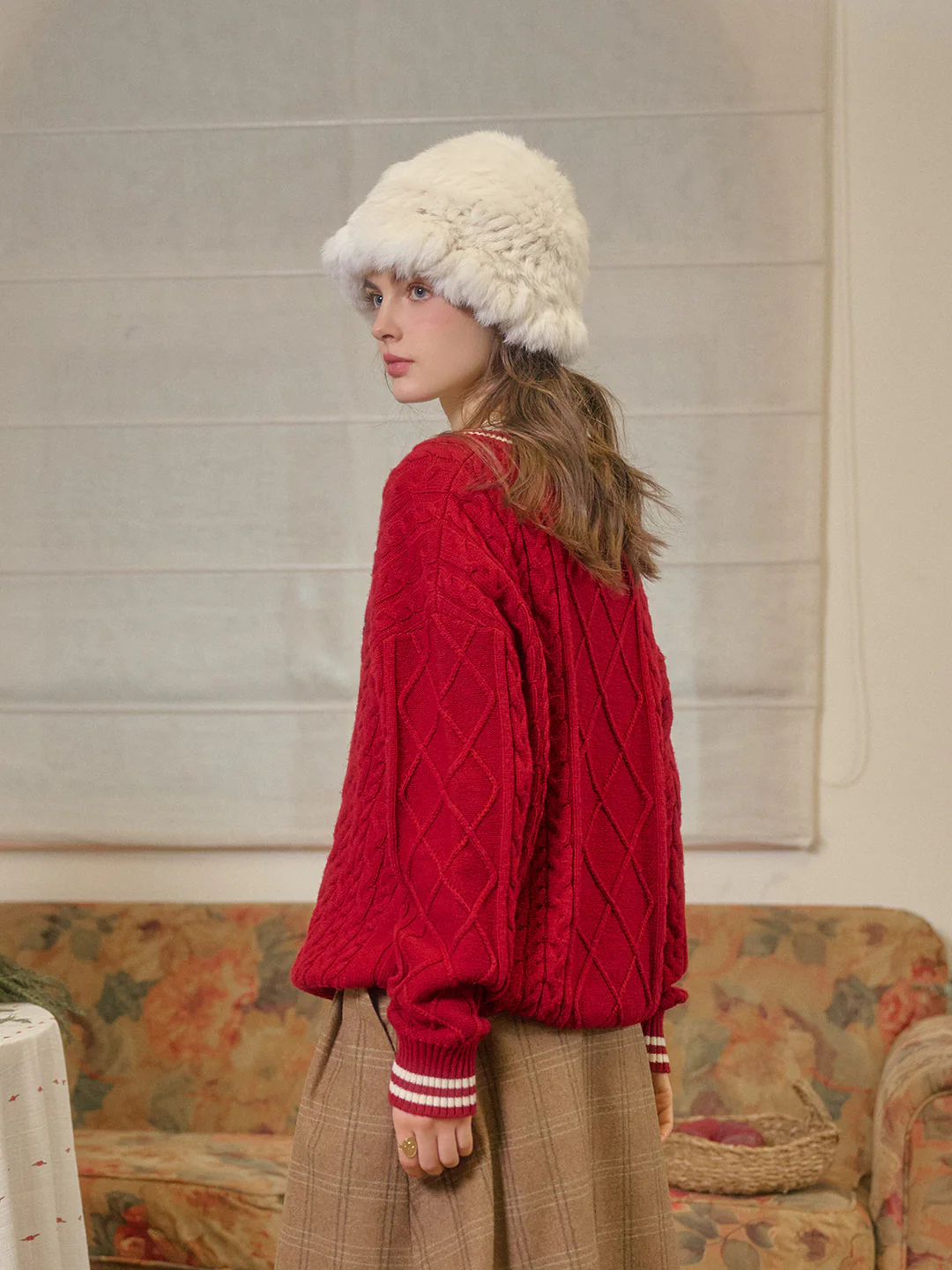 V-Neck Constraing Ribbed Wool Sweater - Red