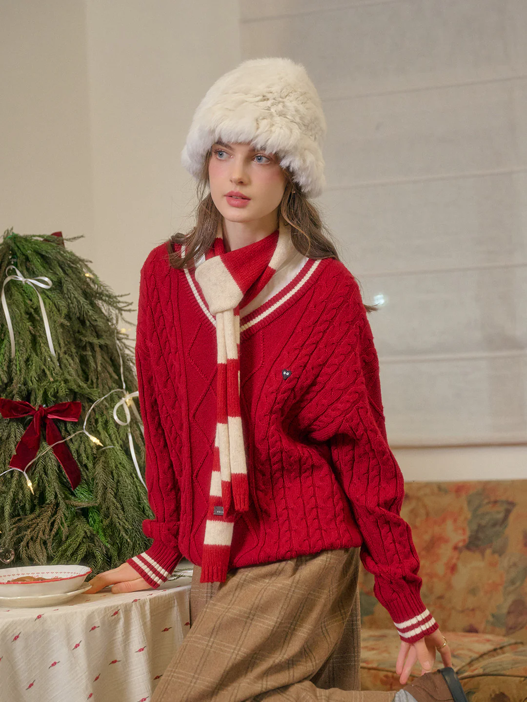 V-Neck Constraing Ribbed Wool Sweater - Red