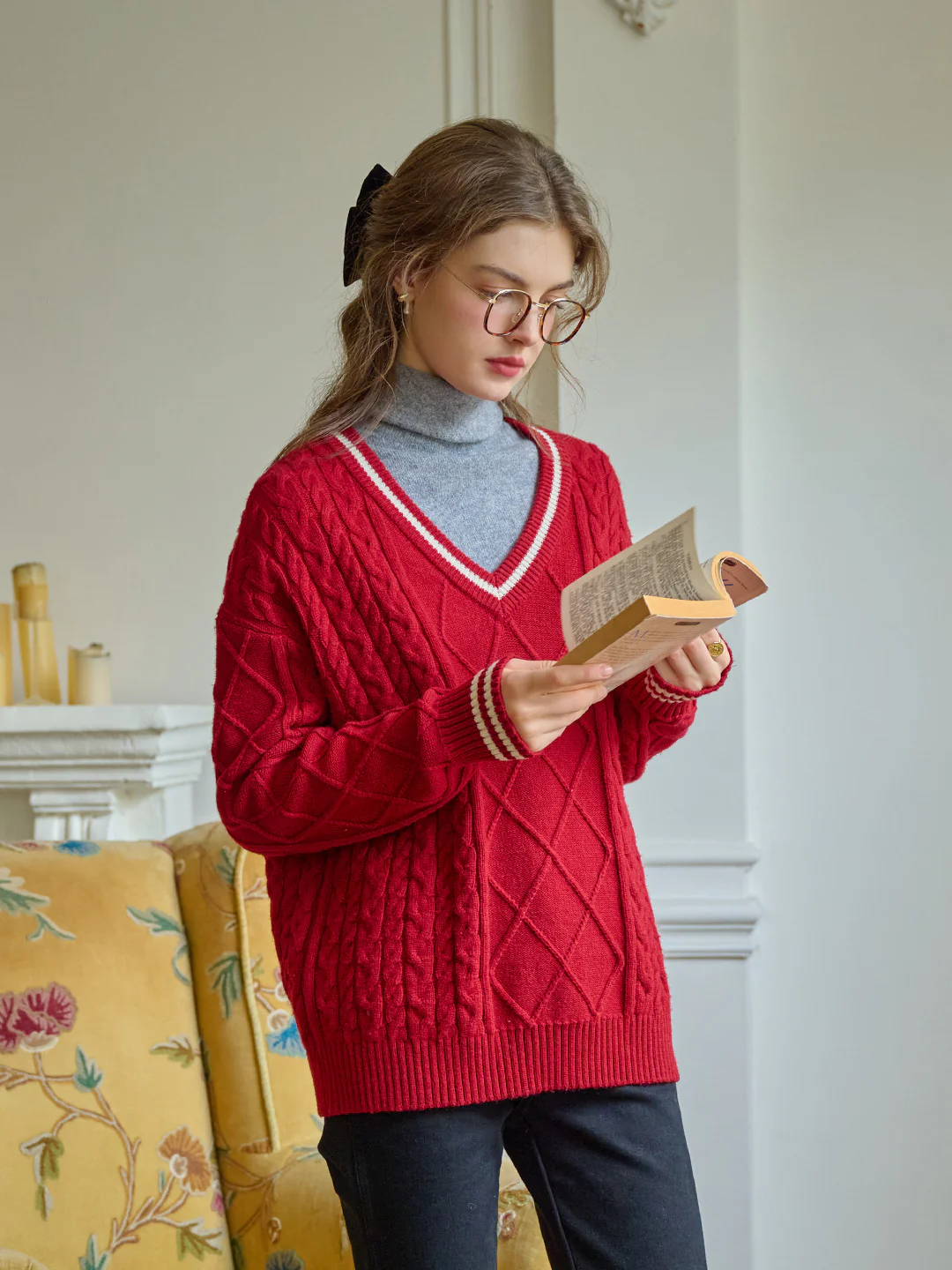 V-Neck Constraing Ribbed Wool Sweater - Red