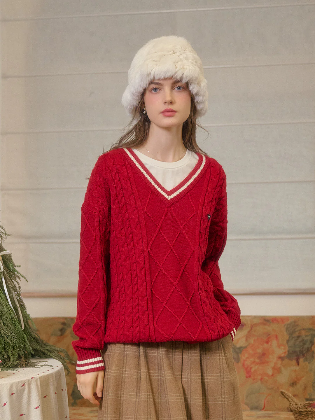 V-Neck Constraing Ribbed Wool Sweater - Red