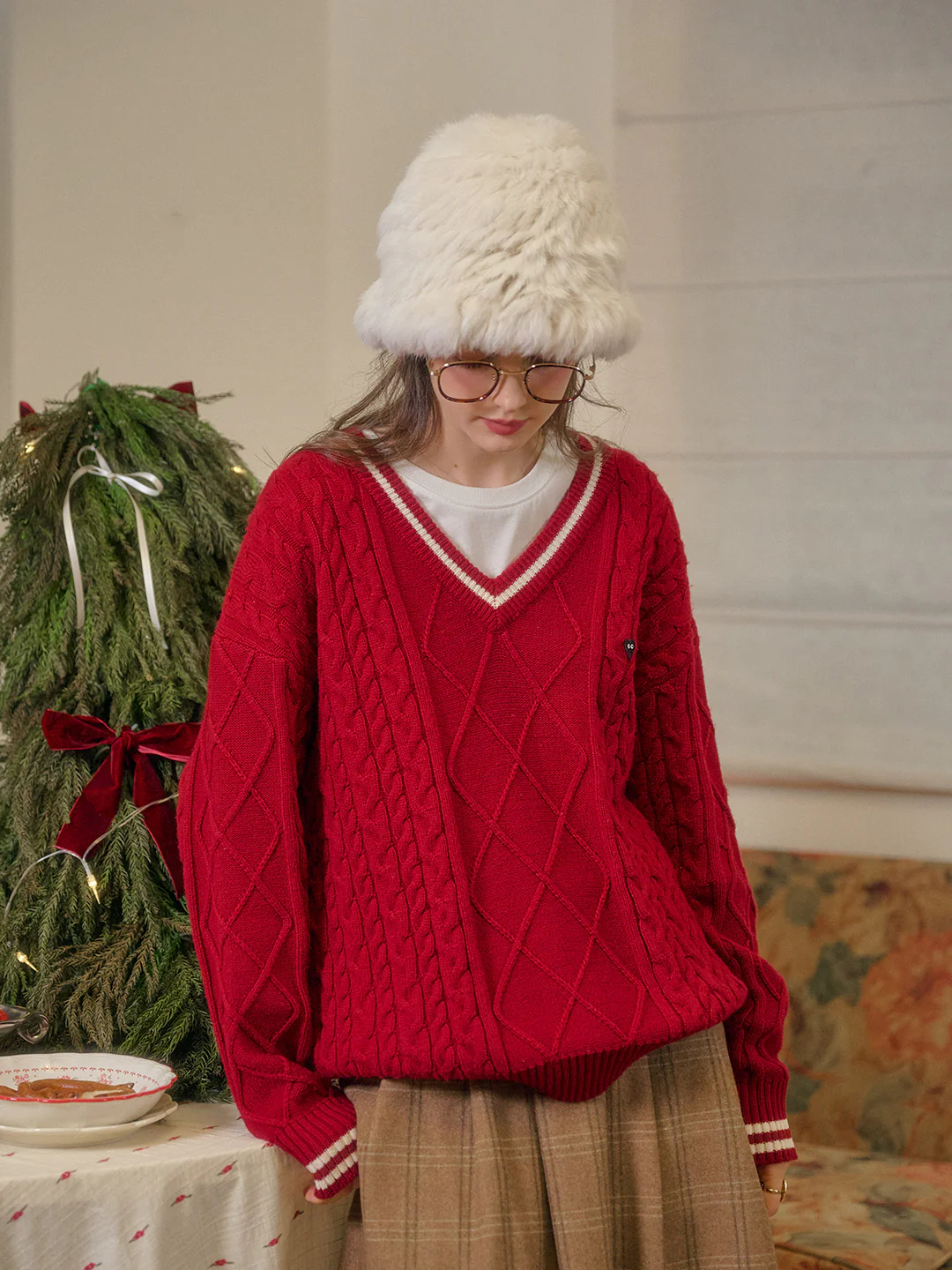 V-Neck Constraing Ribbed Wool Sweater - Red