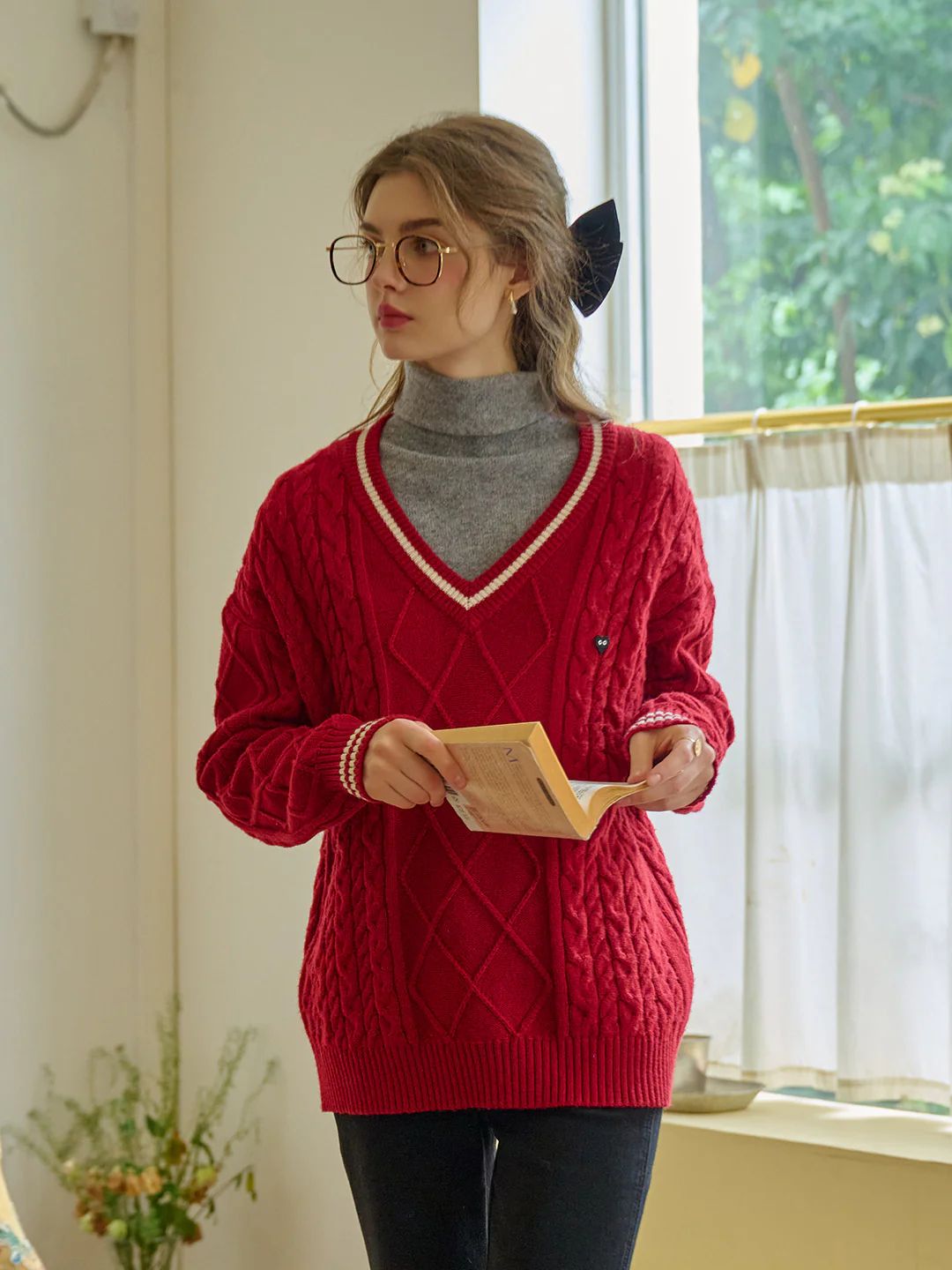 V-Neck Constraing Ribbed Wool Sweater - Red