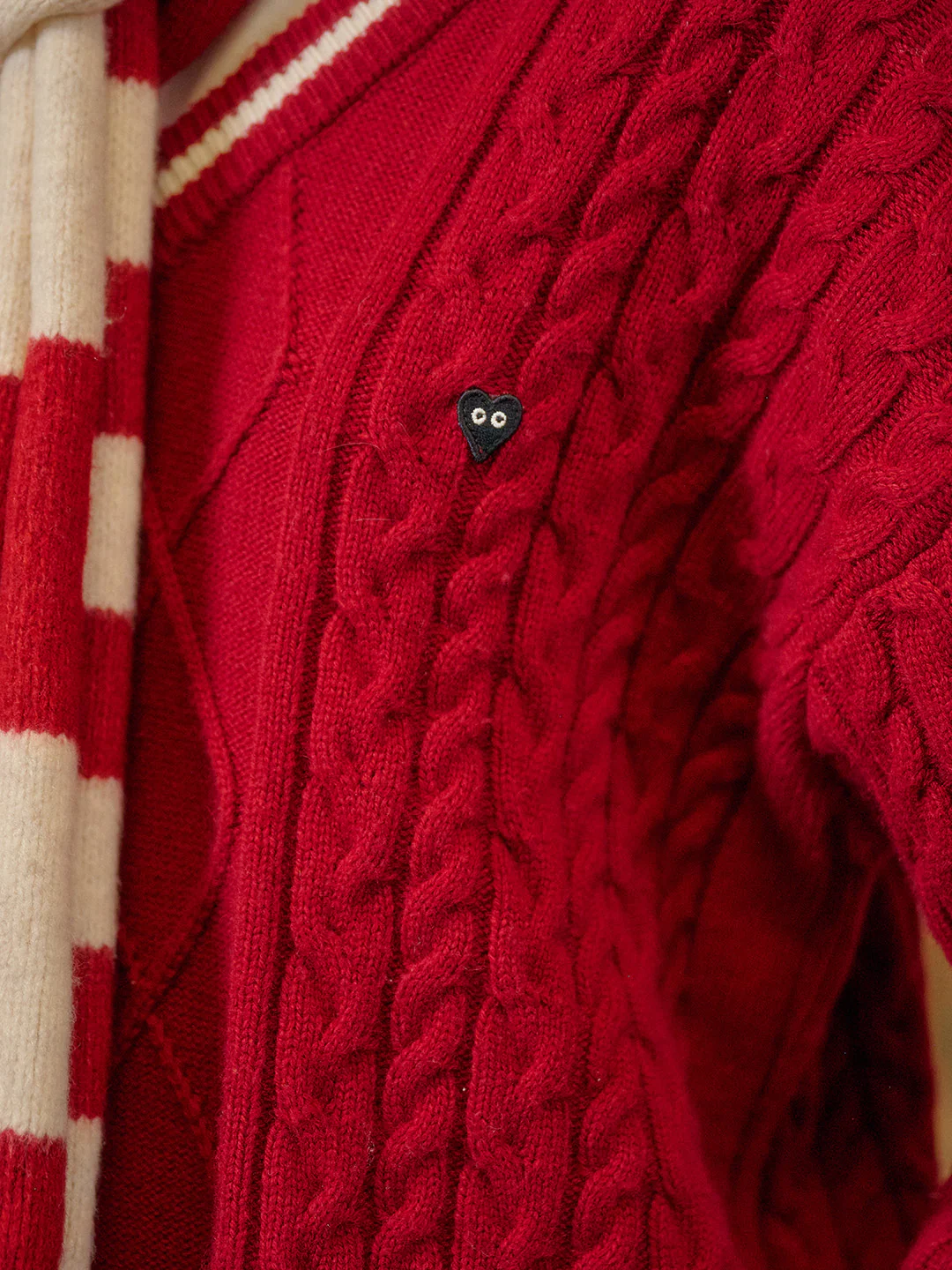 V-Neck Constraing Ribbed Wool Sweater - Red