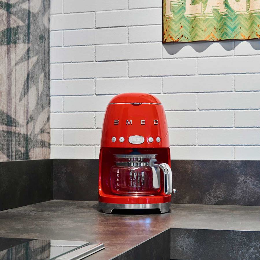 DCF02RDUK Drip Coffee Machine in Red